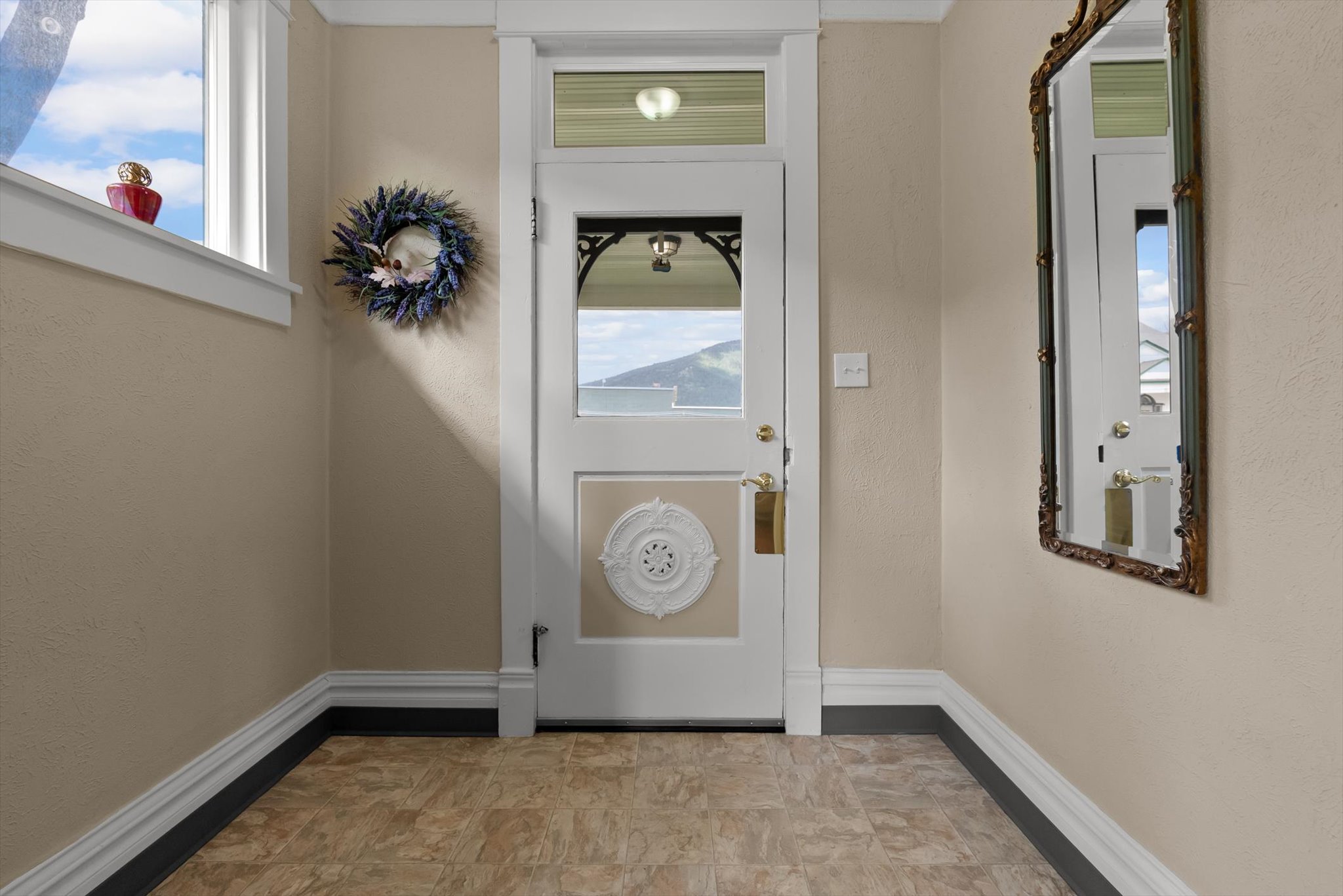 360 White House Lane