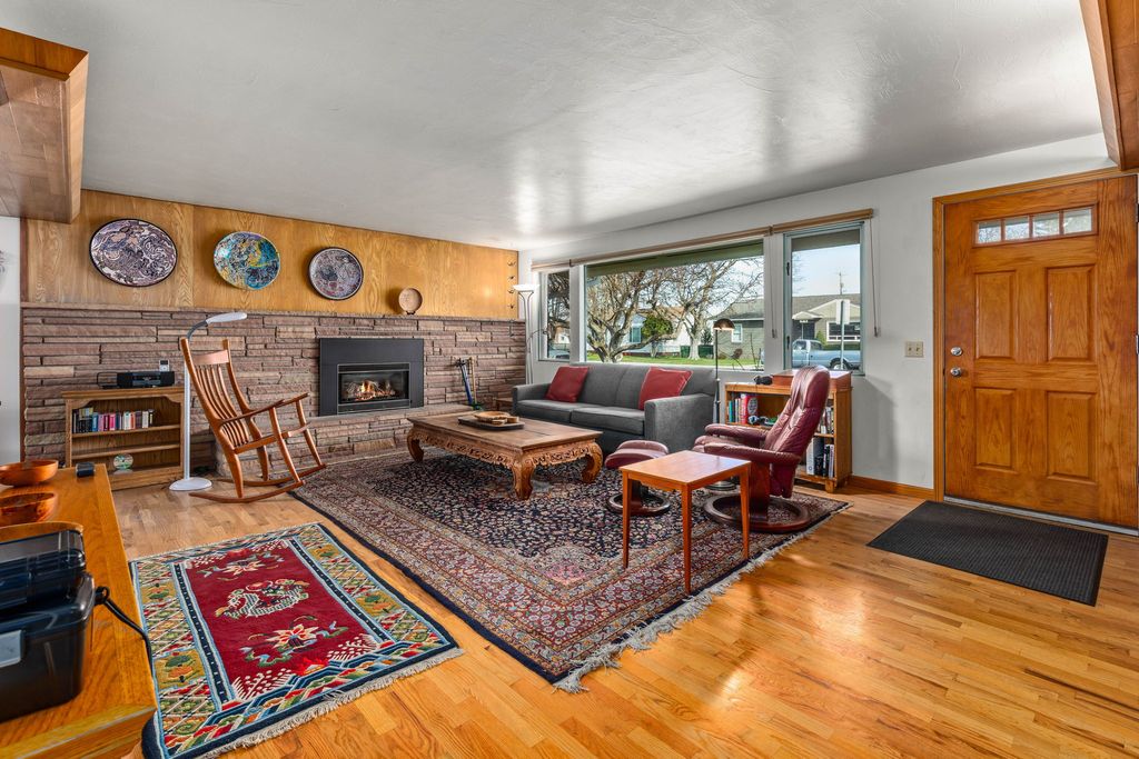 Photo of 633 Dearborn Avenue, Missoula, MT 59801 (MLS # 30068427)
