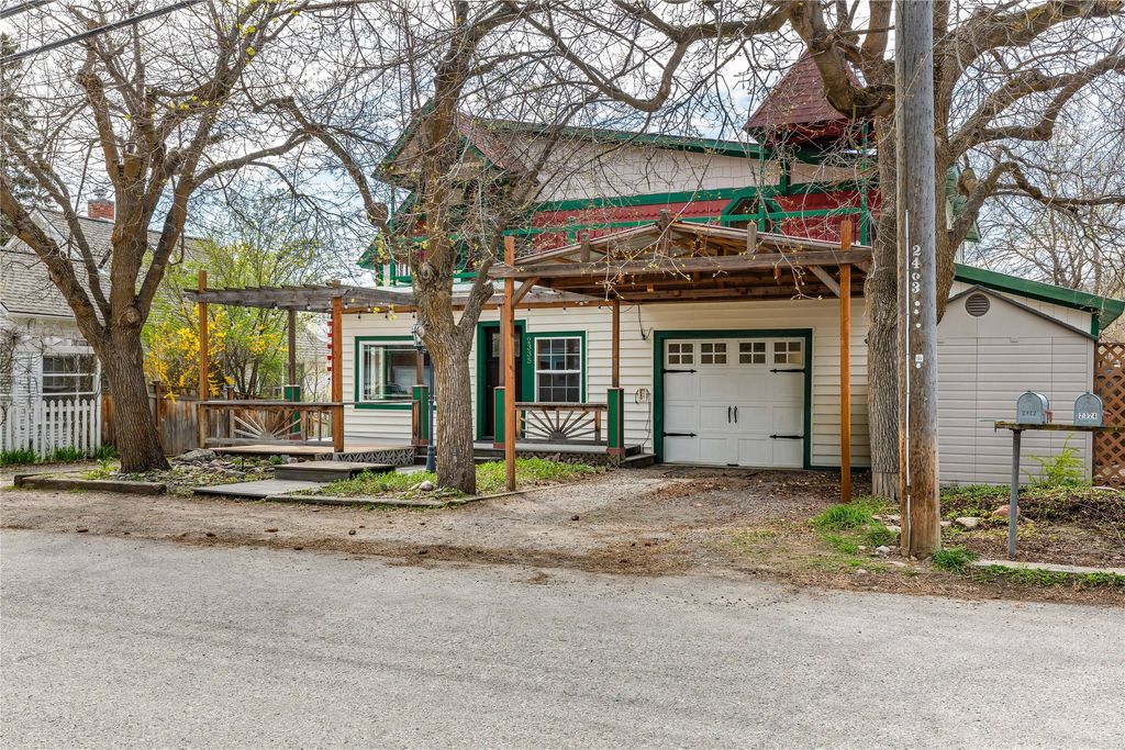 Photo of 2335 Gilbert Avenue, Missoula, MT 59802 (MLS # 30068148)