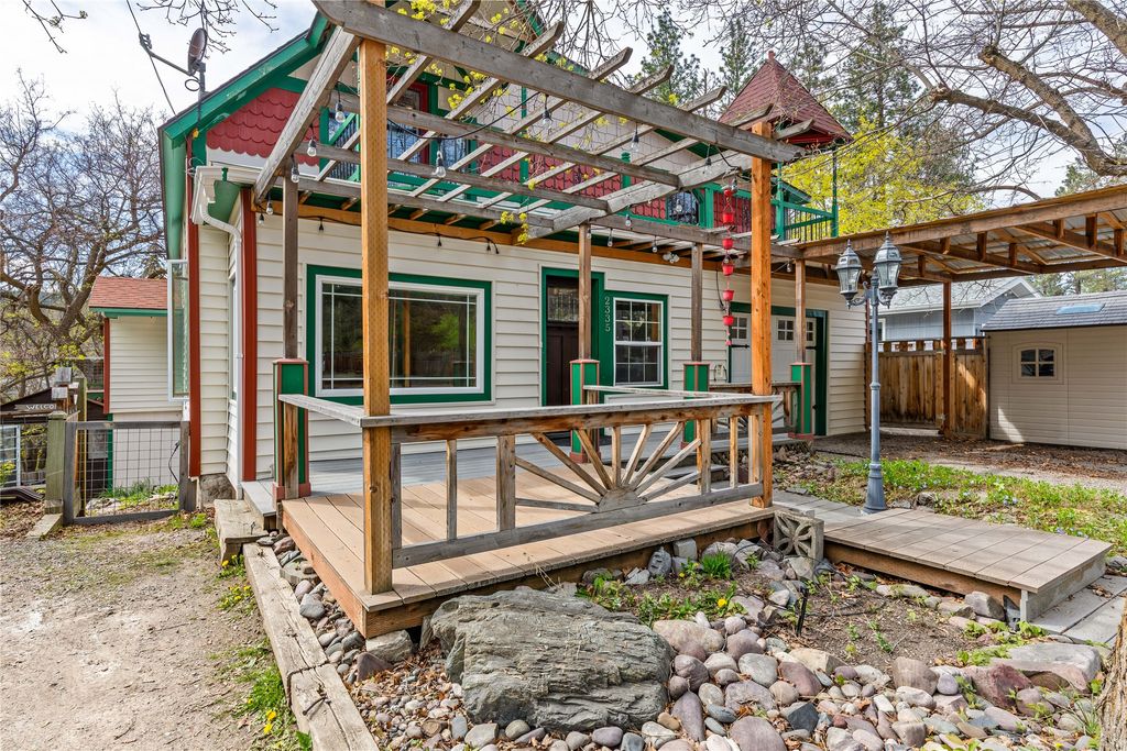 Photo of 2335 Gilbert Avenue, Missoula, MT 59802 (MLS # 30068148)