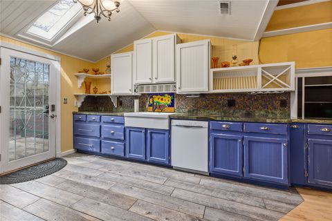 Tiny photo for 2335 Gilbert Avenue, Missoula, MT 59802 (MLS # 30068148)