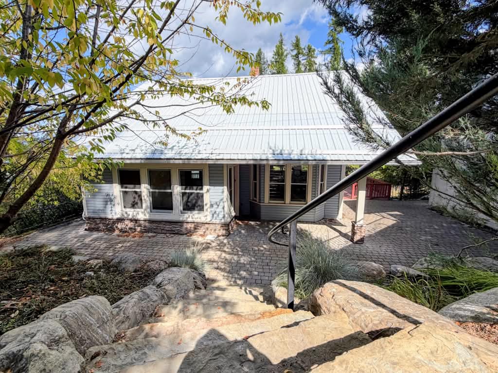 304 Skyles Place