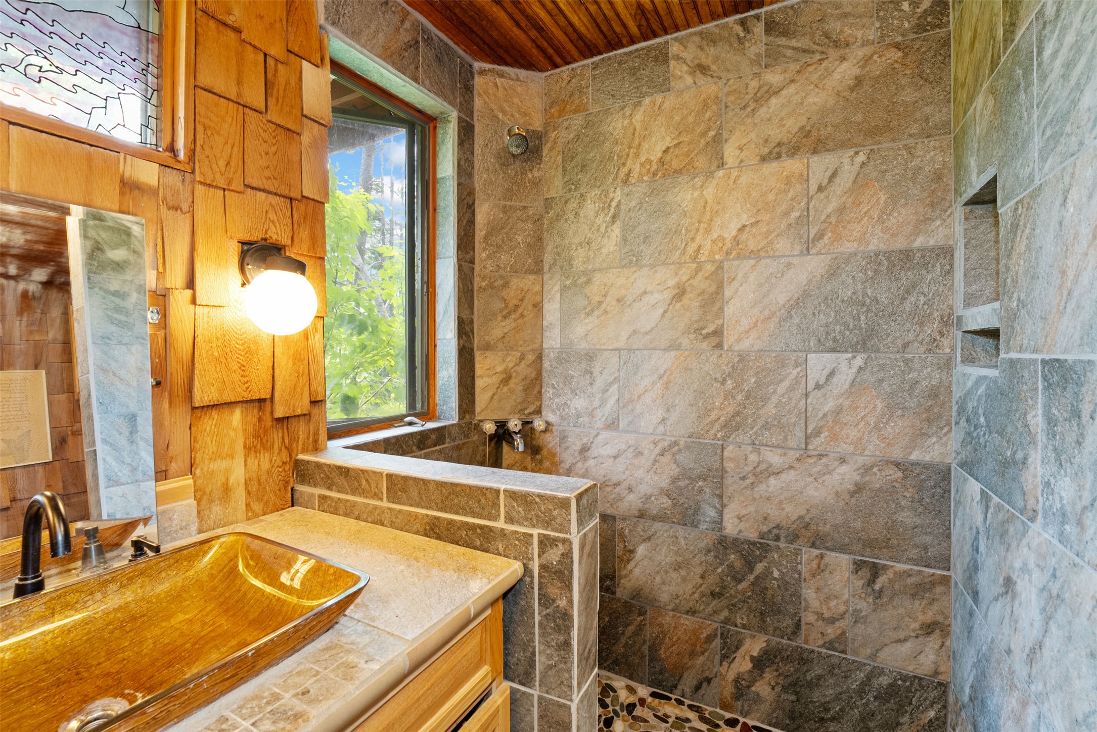 Bigfork, Montana 59911, United States, 3 Bedrooms Bedrooms, ,2 BathroomsBathrooms,Residential,Active,162628