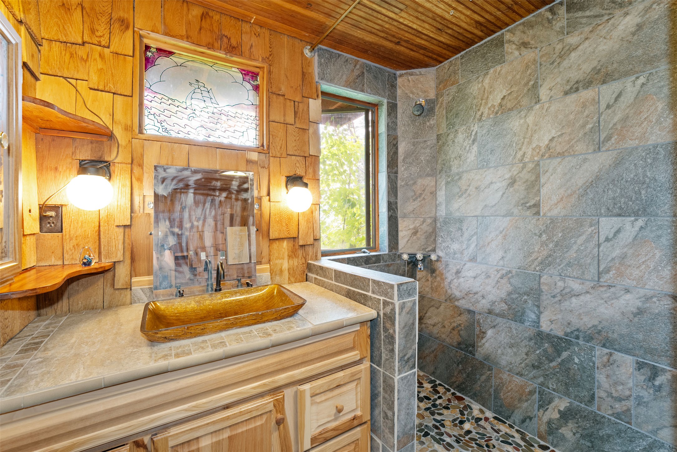 Bigfork, Montana 59911, United States, 3 Bedrooms Bedrooms, ,2 BathroomsBathrooms,Residential,Active,162628