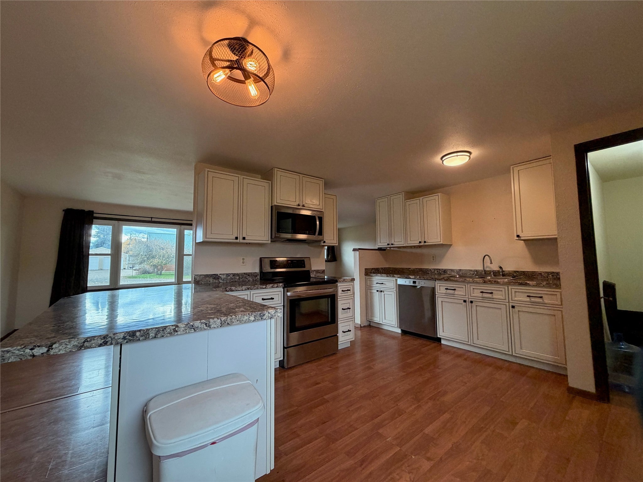 403 E Centennial Avenue