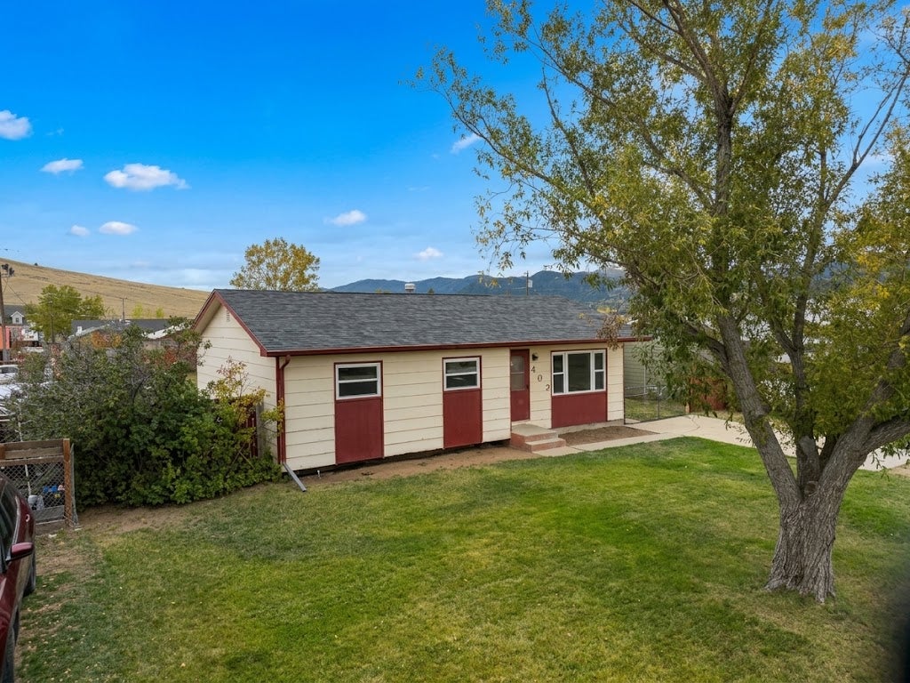 403 E Centennial Avenue