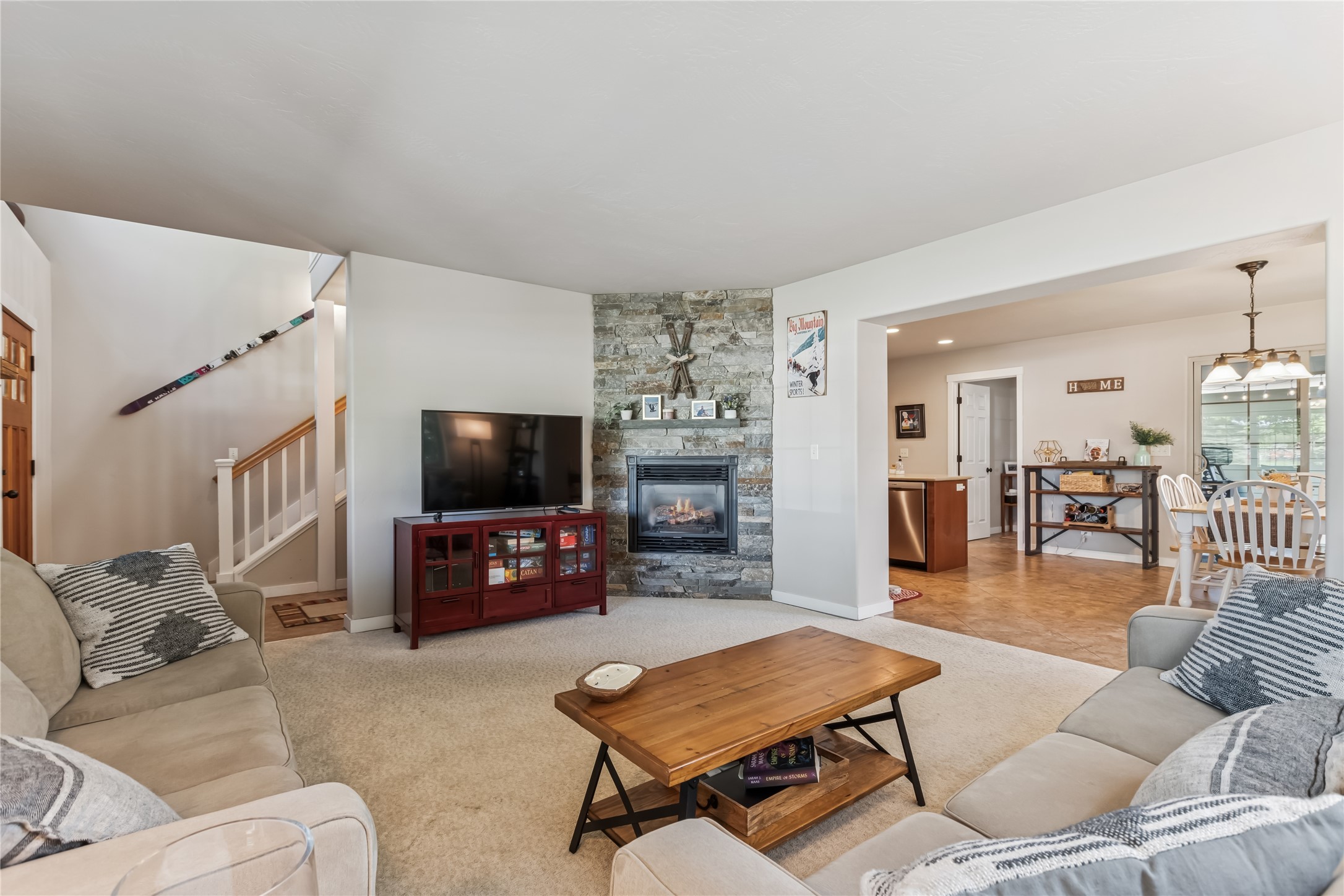 5009 River Lakes Parkway