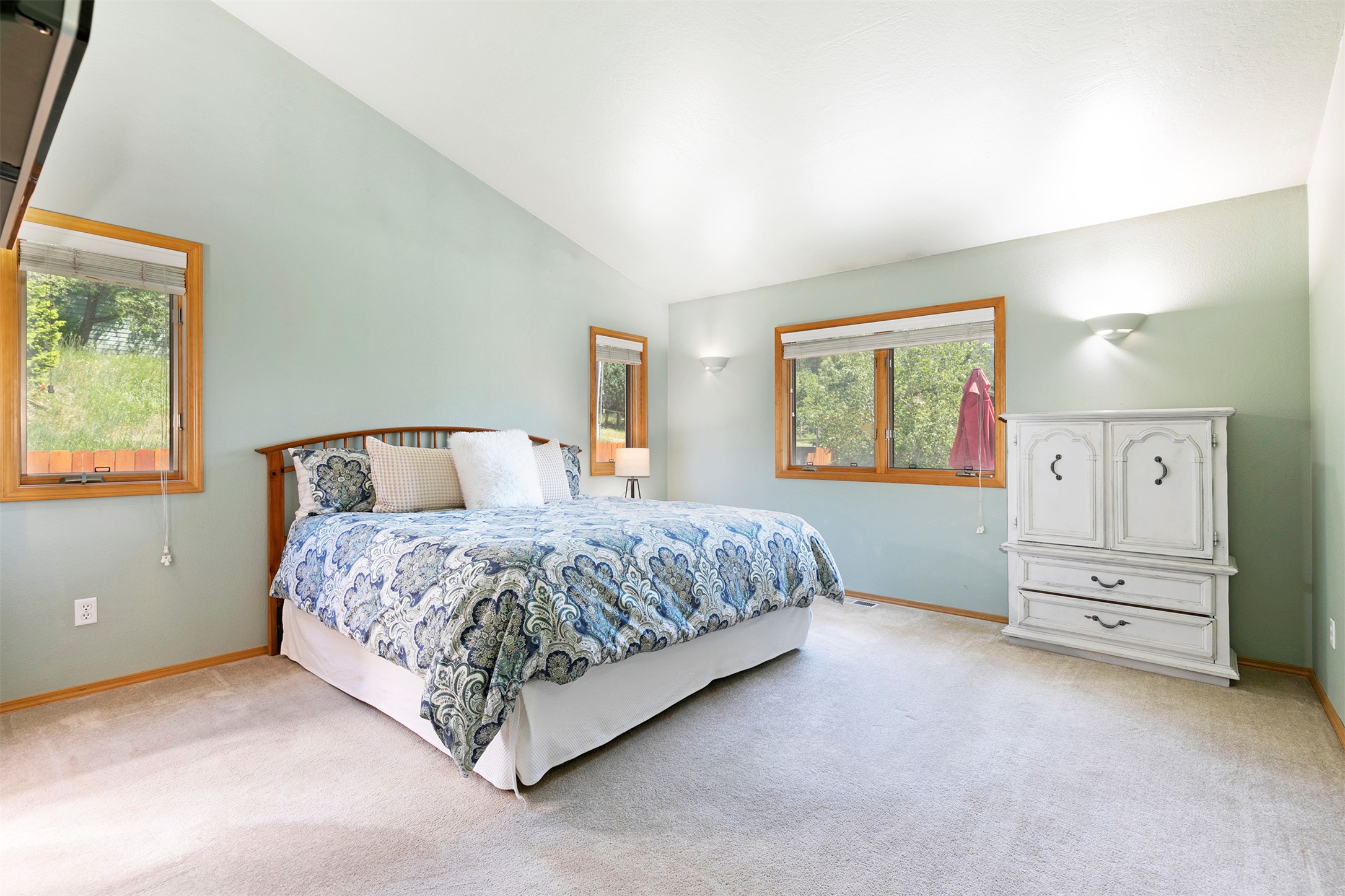 Missoula, Montana 59802, United States, 5 Bedrooms Bedrooms, ,3 BathroomsBathrooms,Residential,Pending,150492