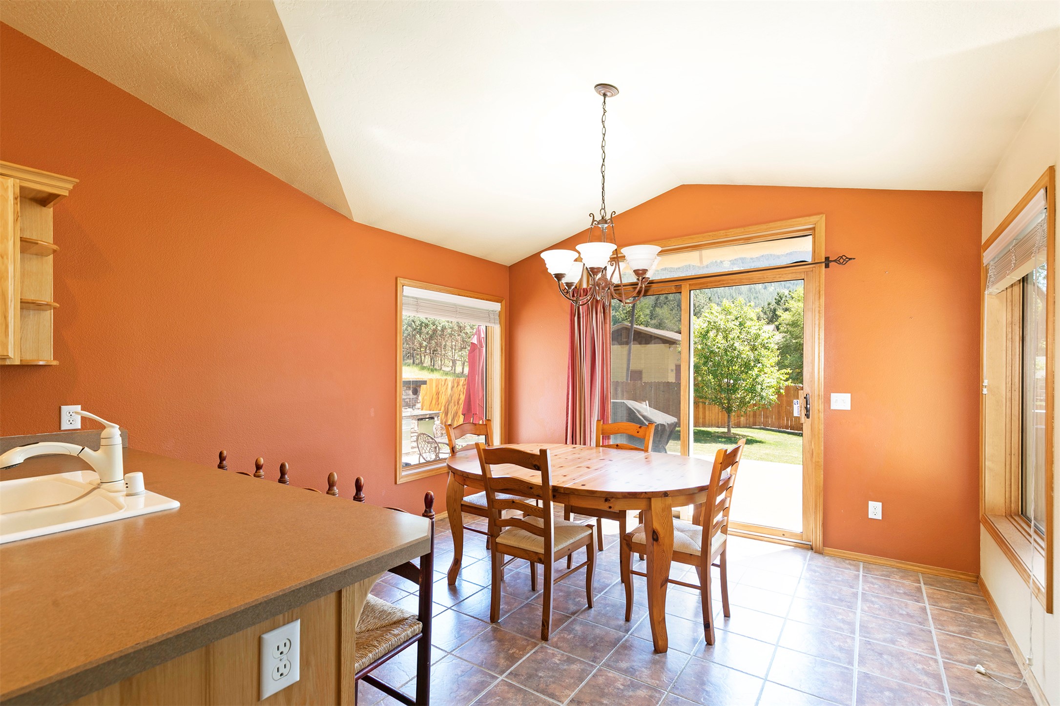 Missoula, Montana 59802, United States, 5 Bedrooms Bedrooms, ,3 BathroomsBathrooms,Residential,Pending,150492