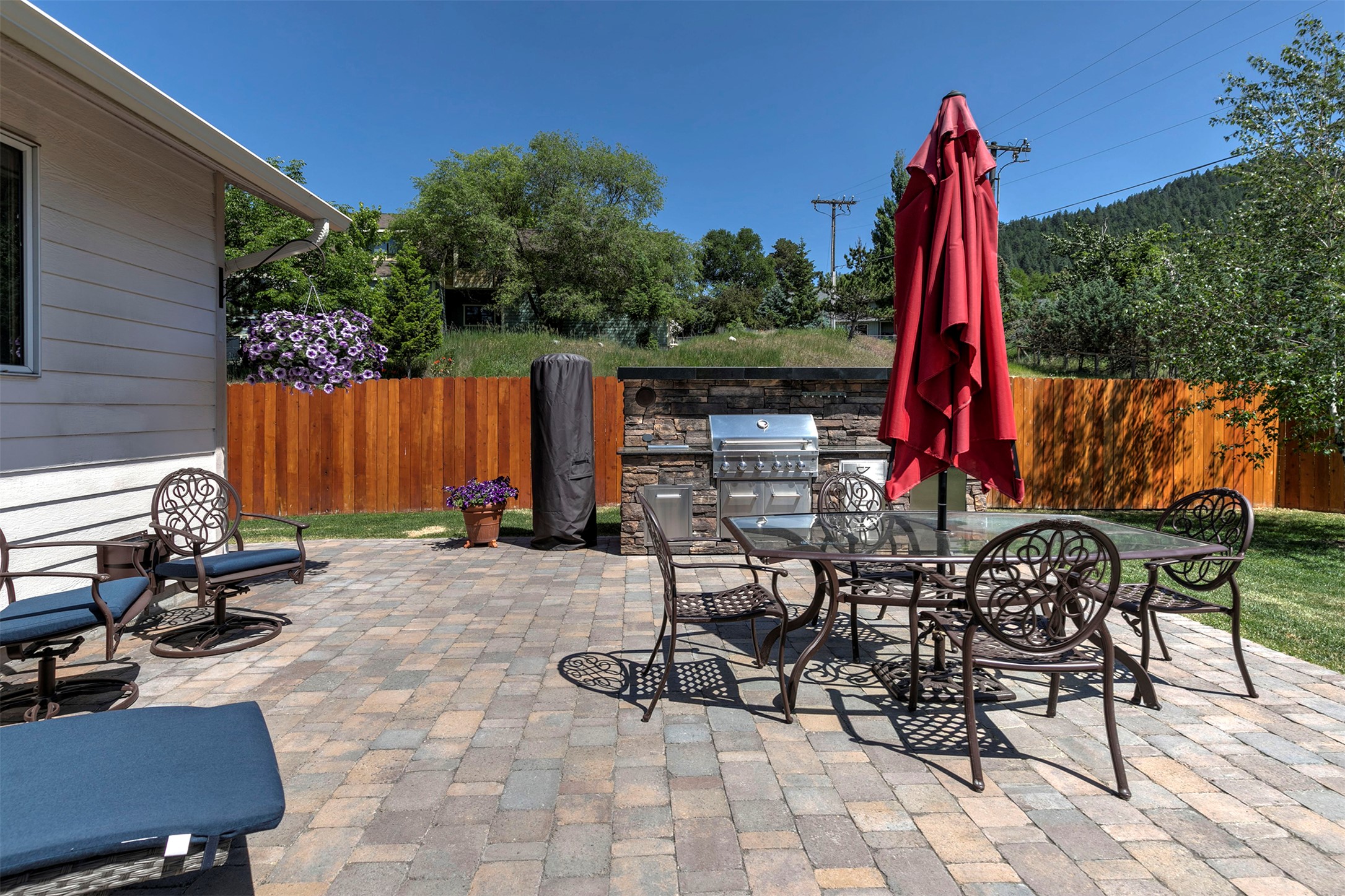 Missoula, Montana 59802, United States, 5 Bedrooms Bedrooms, ,3 BathroomsBathrooms,Residential,Pending,150492