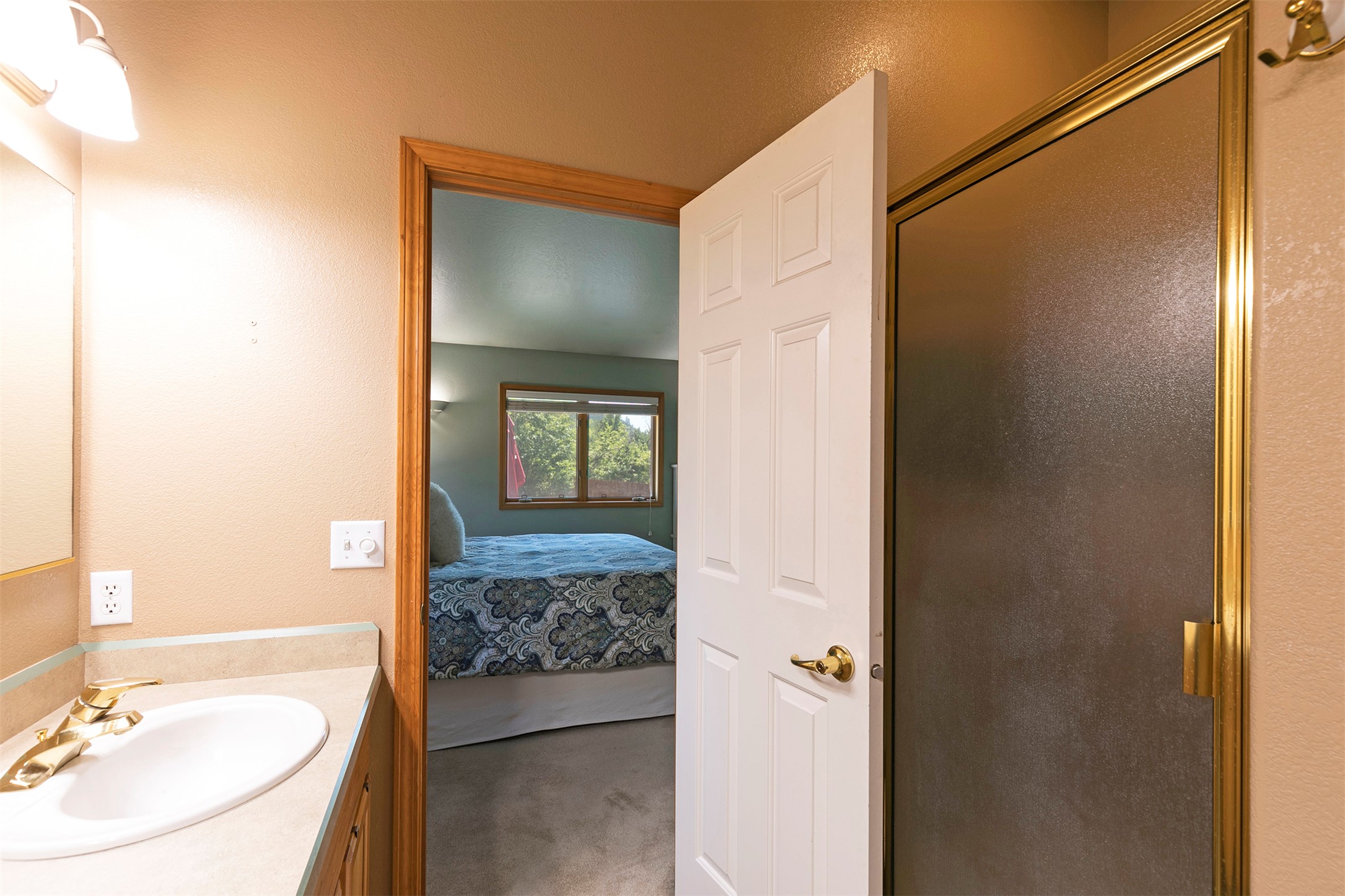 Missoula, Montana 59802, United States, 5 Bedrooms Bedrooms, ,3 BathroomsBathrooms,Residential,Pending,150492