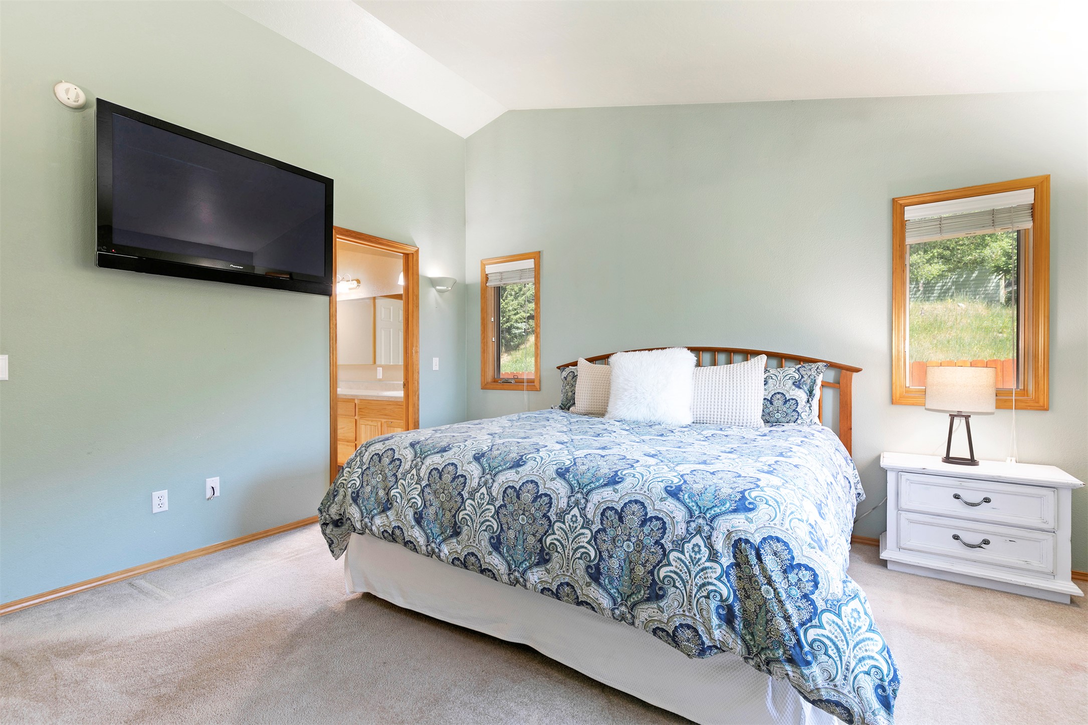 Missoula, Montana 59802, United States, 5 Bedrooms Bedrooms, ,3 BathroomsBathrooms,Residential,Pending,150492