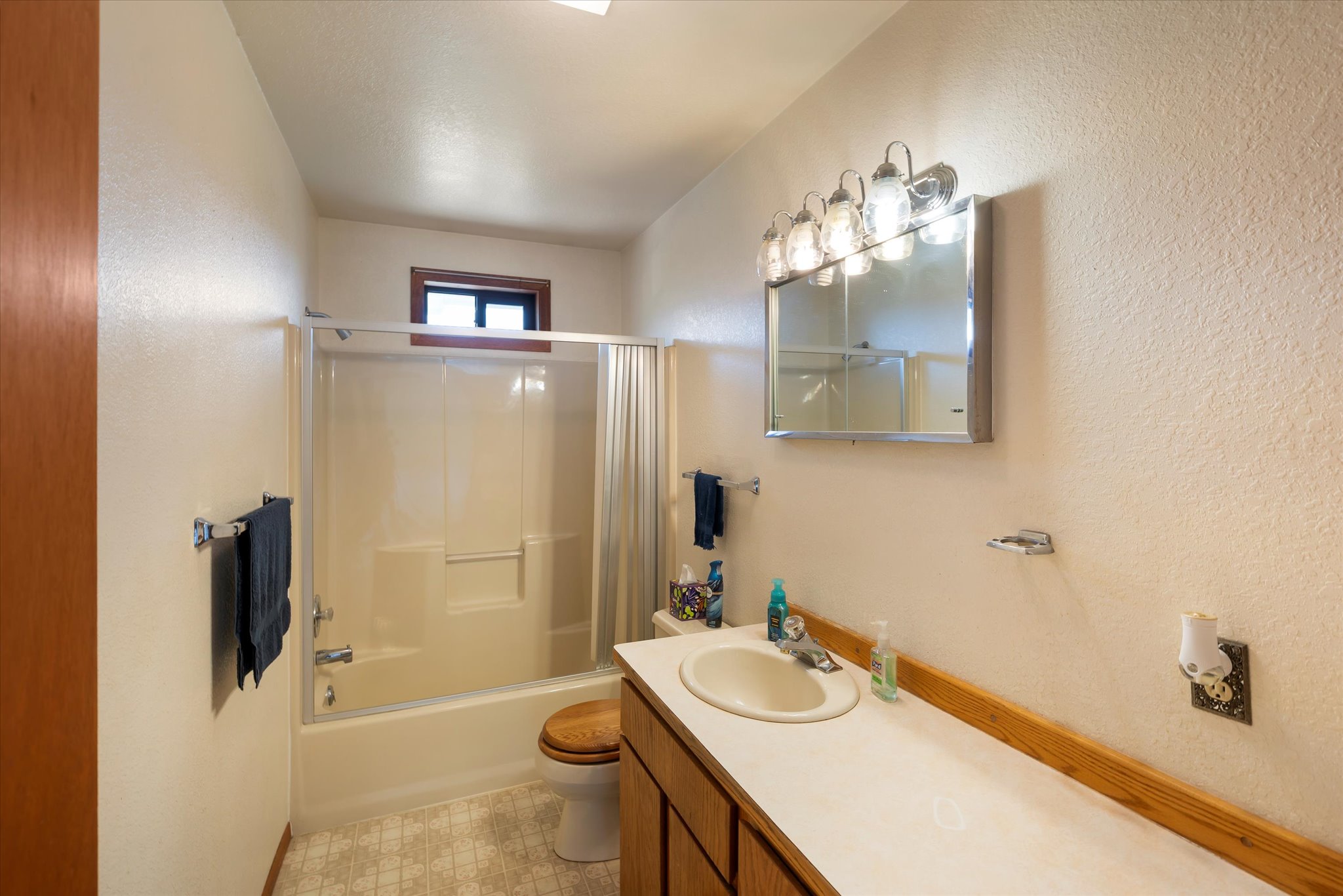 Kalispell, Montana 59901, United States, 5 Bedrooms Bedrooms, ,3 BathroomsBathrooms,Residential,Active,160207