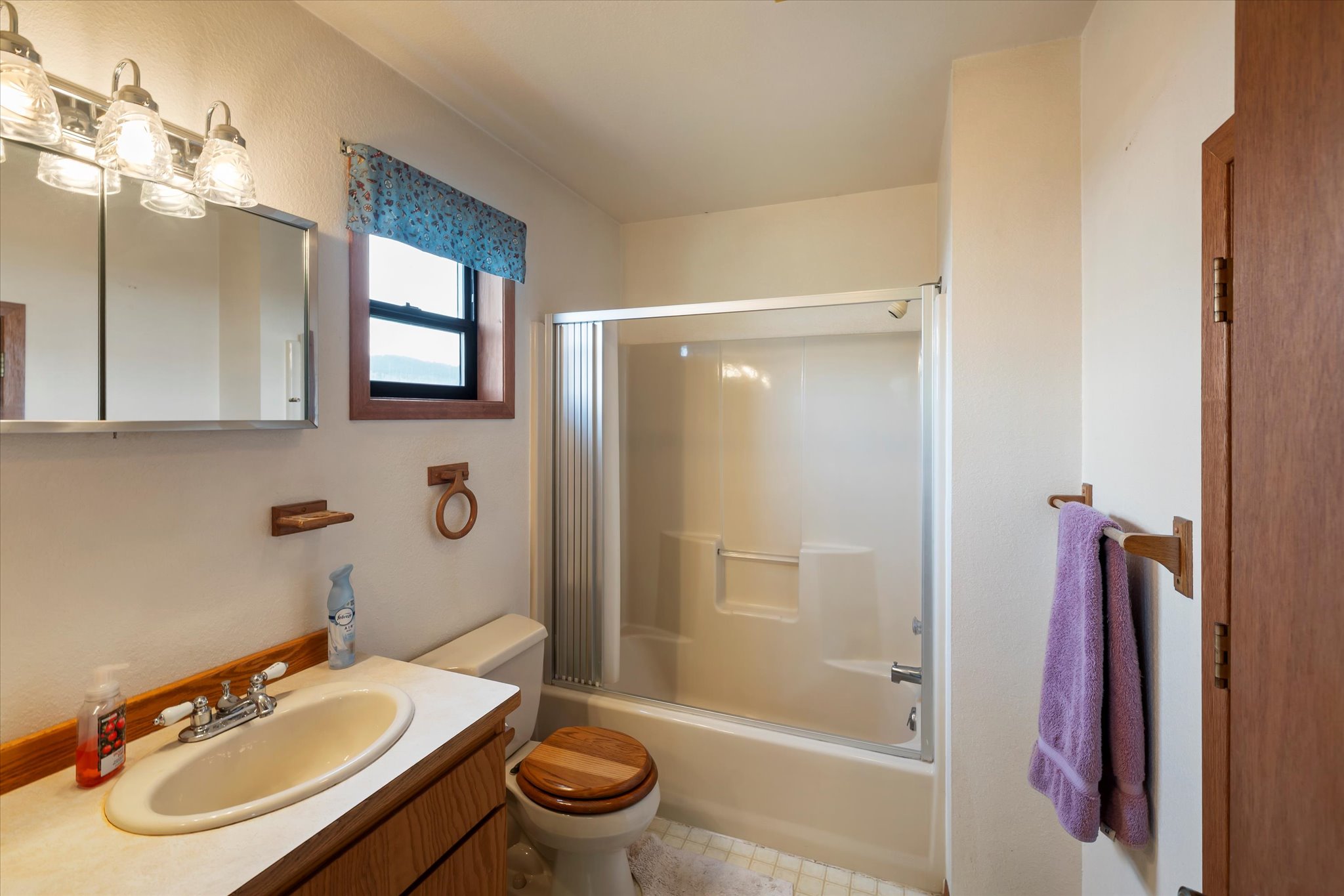 Kalispell, Montana 59901, United States, 5 Bedrooms Bedrooms, ,3 BathroomsBathrooms,Residential,Active,160207