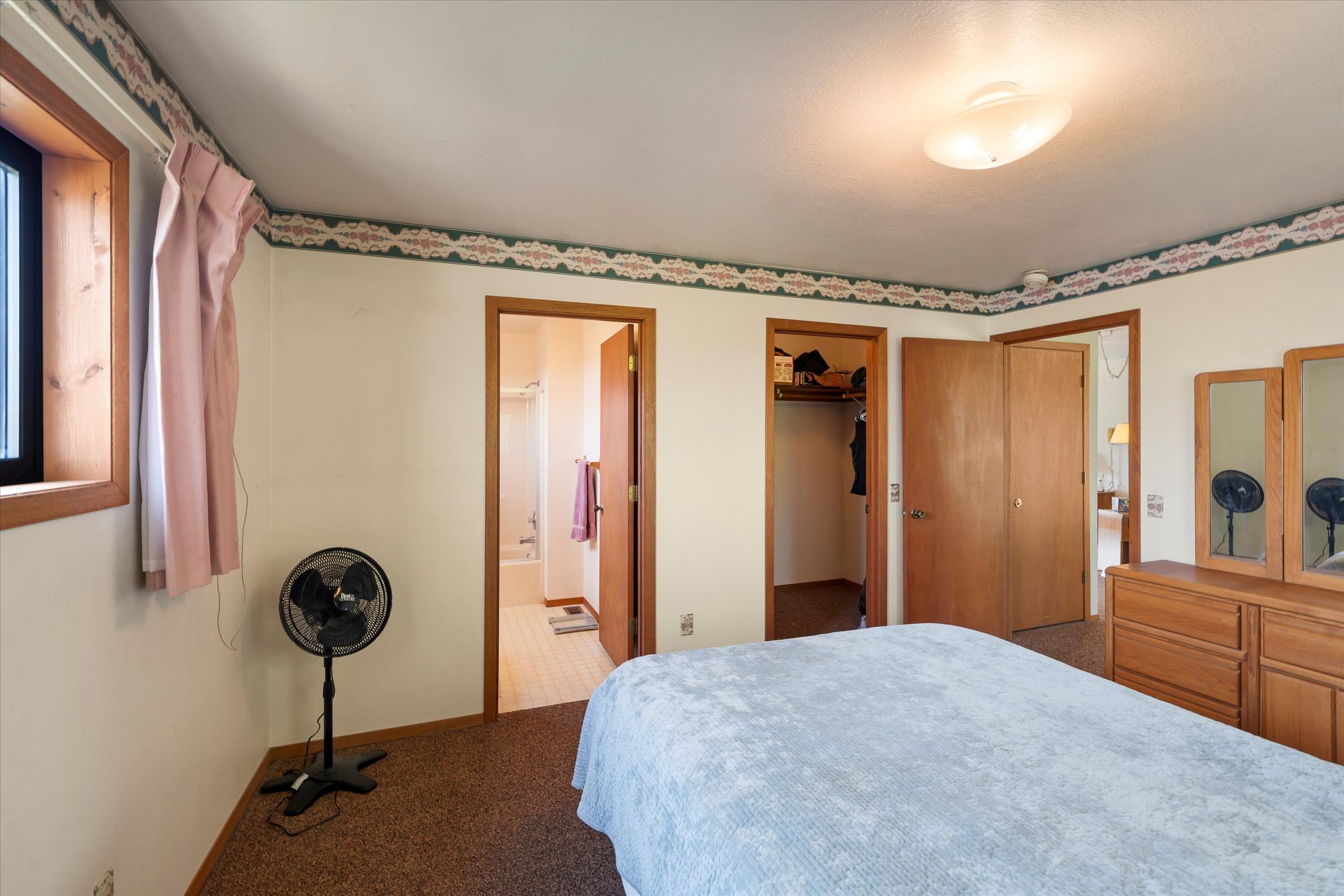 Kalispell, Montana 59901, United States, 5 Bedrooms Bedrooms, ,3 BathroomsBathrooms,Residential,Active,160207