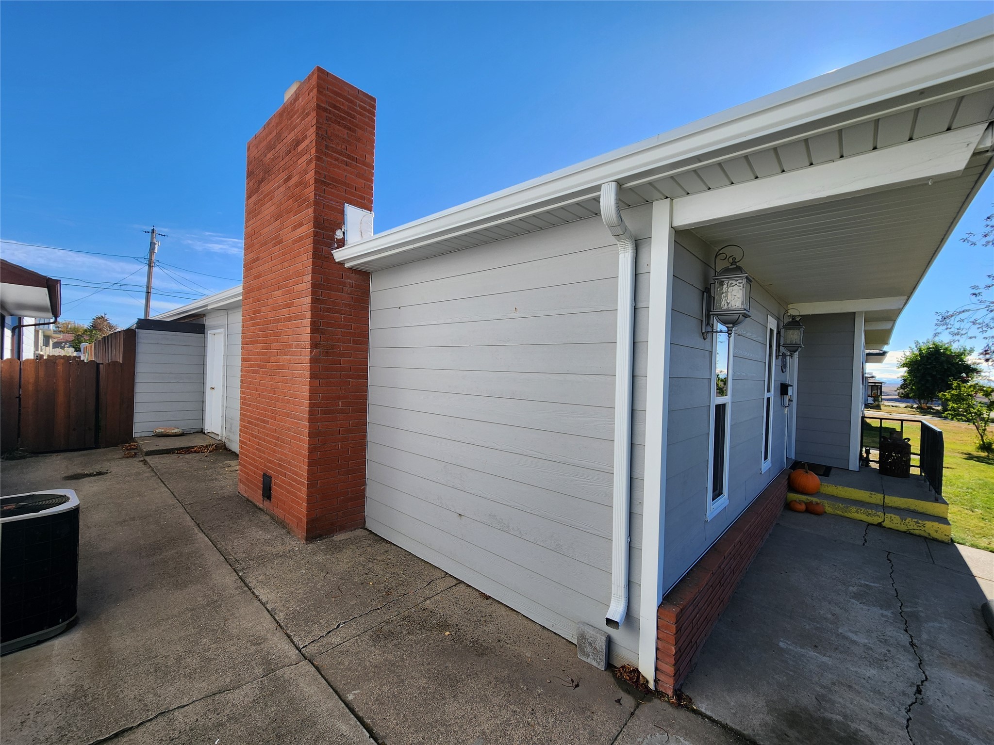 327 7th Avenue SE