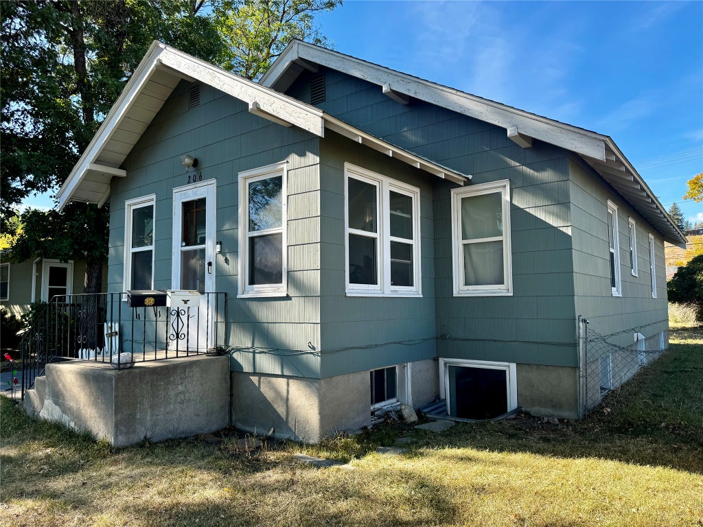 Photo of 206 W Front Street, Livingston, MT 59047 (MLS # 30079289)