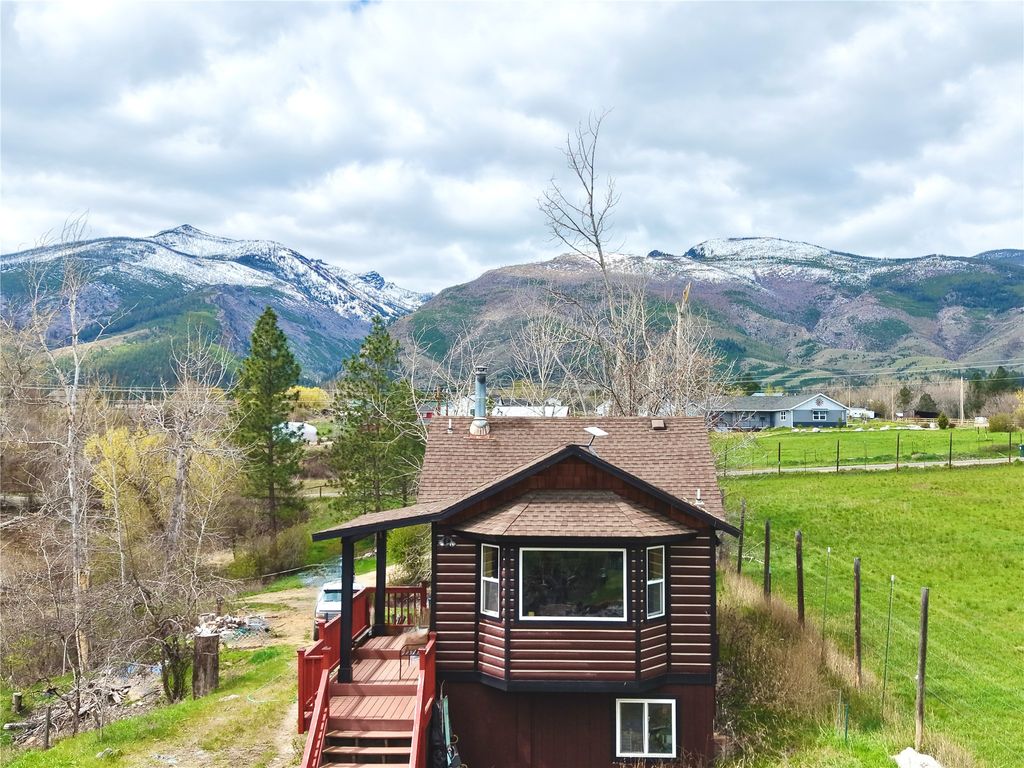 Photo of 1052 Cherry Orchard Loop, Hamilton, MT 59840 (MLS # 30068773)