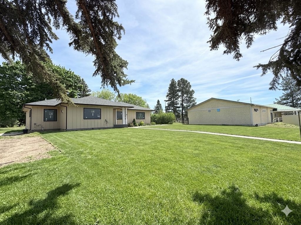 Photo of 658 Us Highway 93 S, Hamilton, MT 59840 (MLS # 30070948)