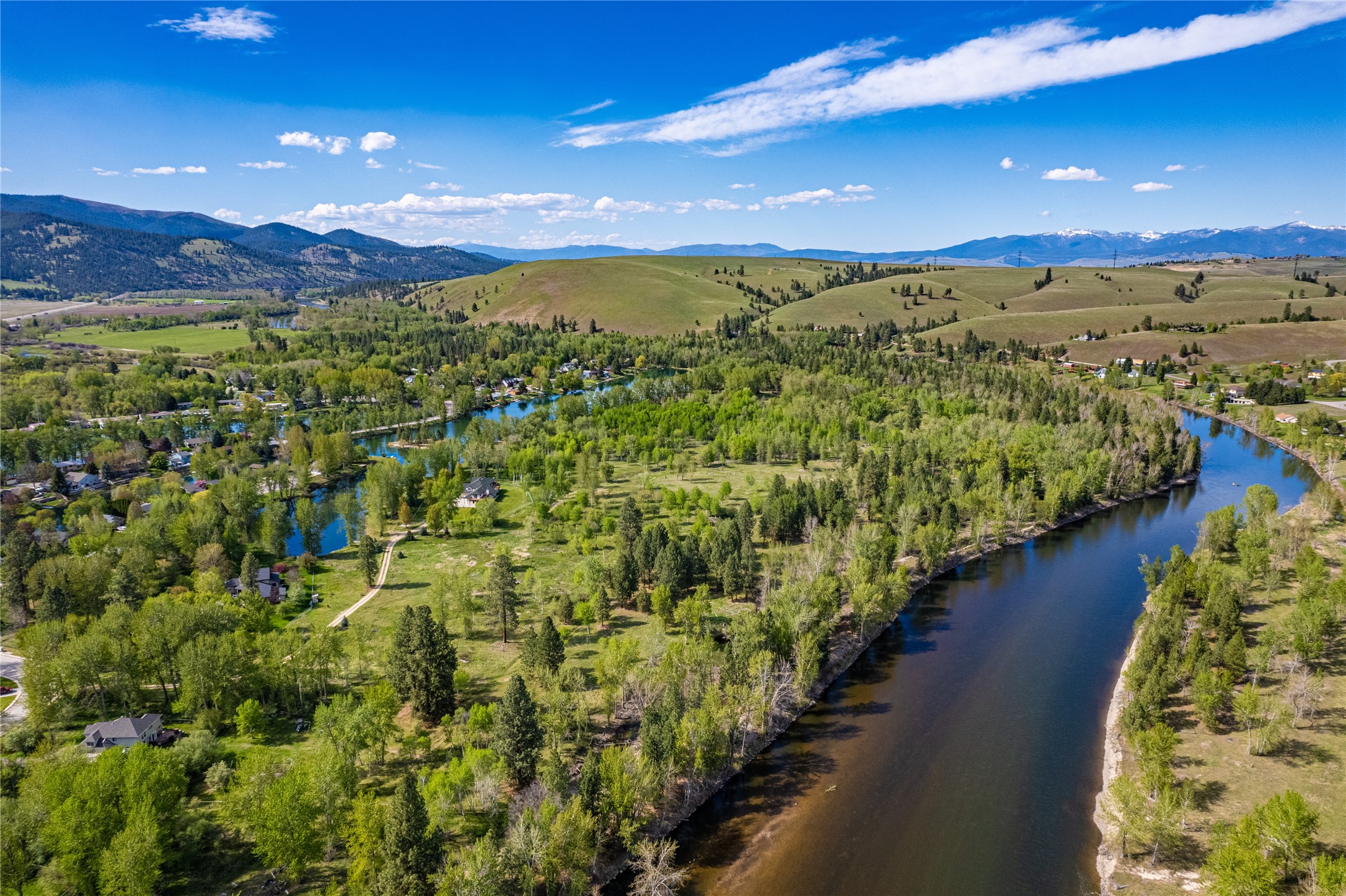 Lolo, Montana 59847, United States, 5 Bedrooms Bedrooms, ,5 BathroomsBathrooms,Residential,Active,67140