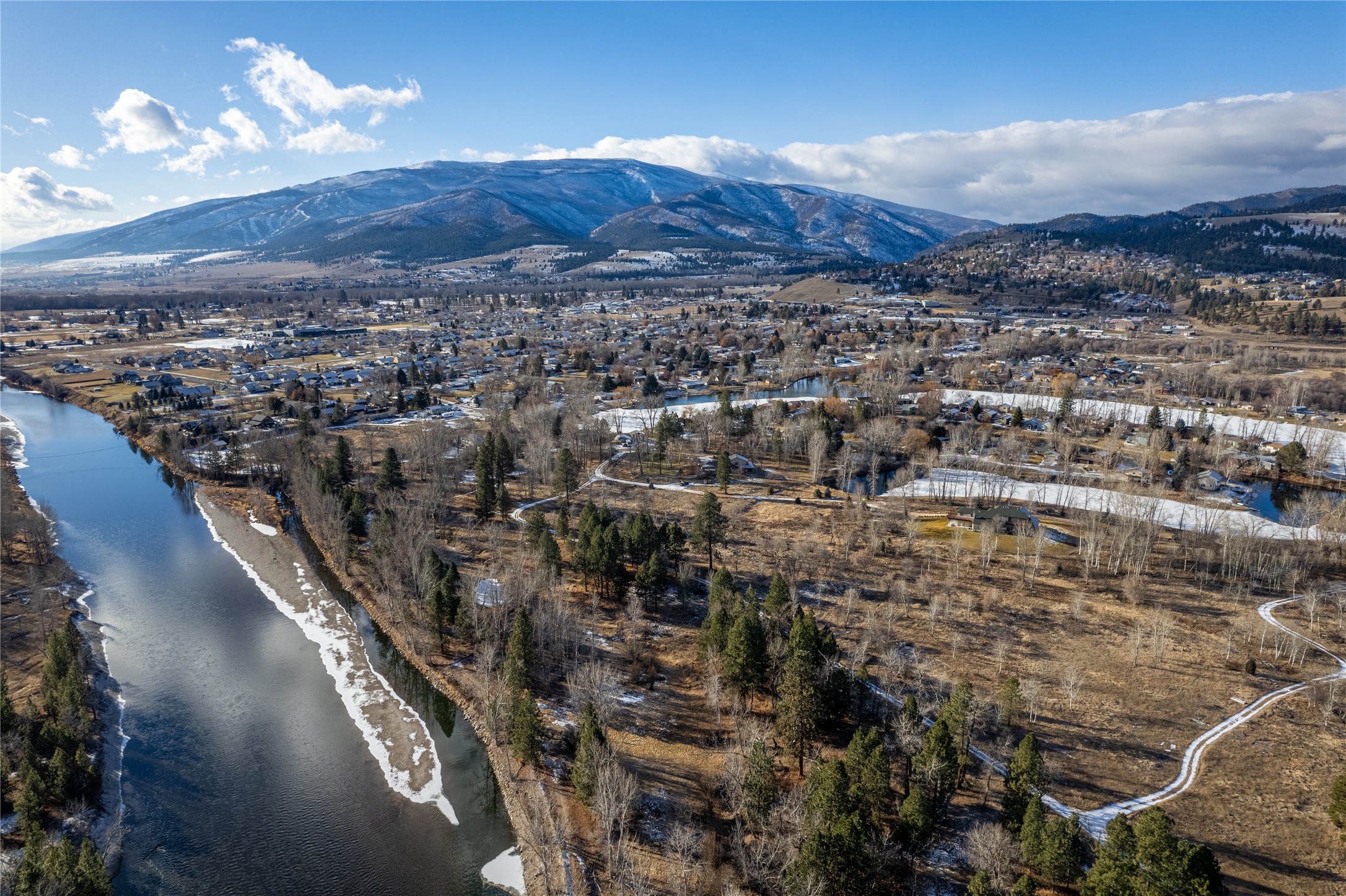 Lolo, Montana 59847, United States, 5 Bedrooms Bedrooms, ,5 BathroomsBathrooms,Residential,Active,67140