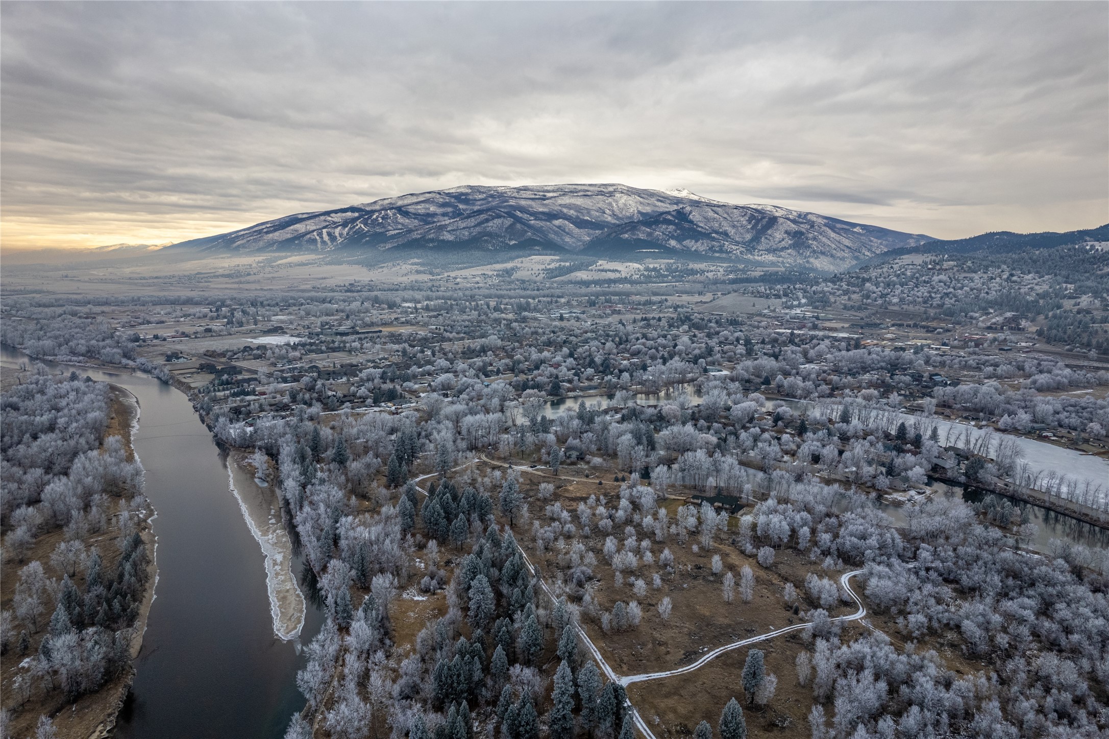 Lolo, Montana 59847, United States, 5 Bedrooms Bedrooms, ,5 BathroomsBathrooms,Residential,Active,67140