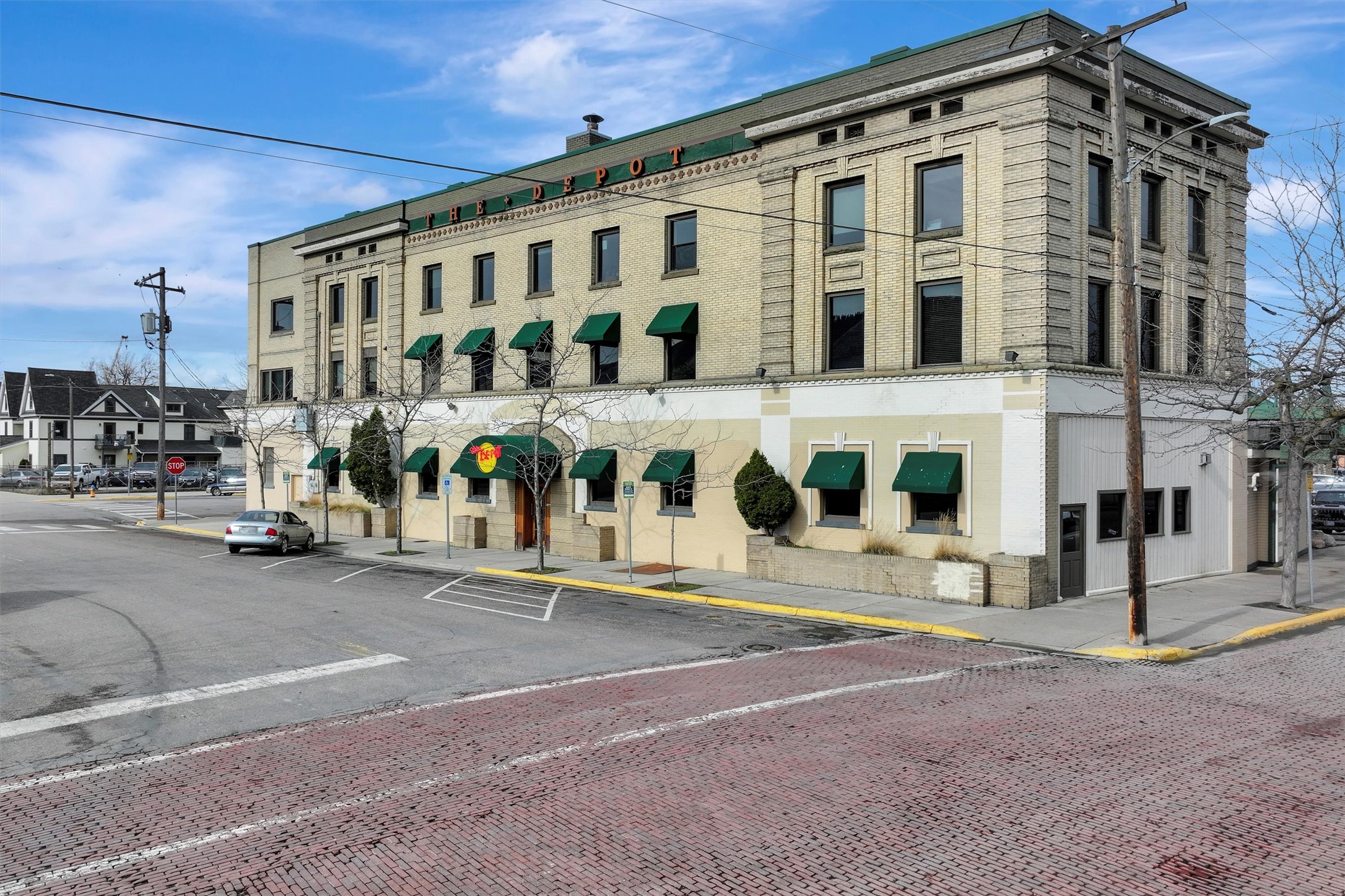 201 W Railroad Street