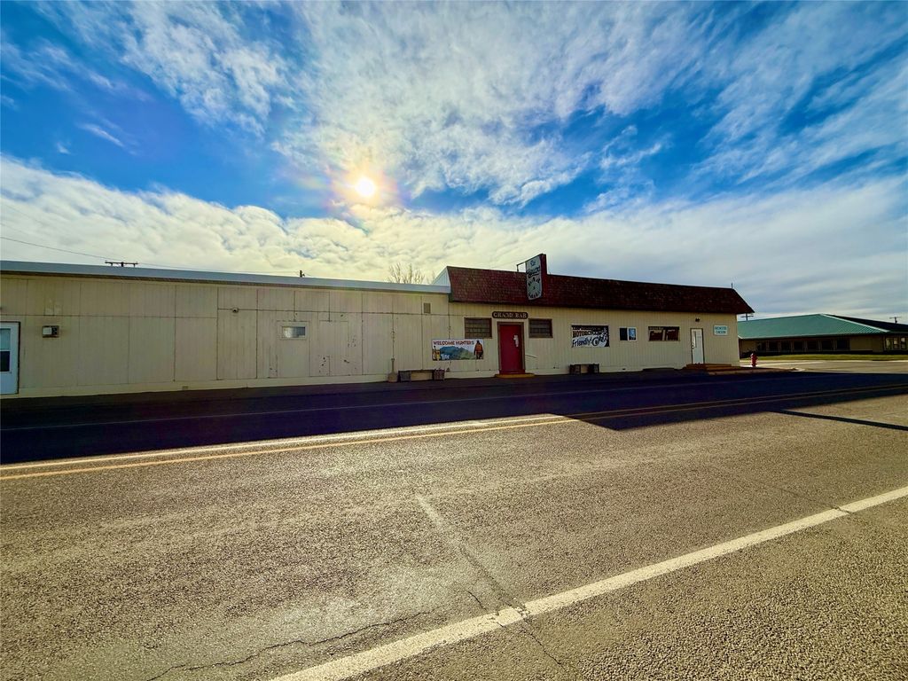 Photo of 11 E Washington Avenue, Chester, MT 59522 (MLS # 30059882)