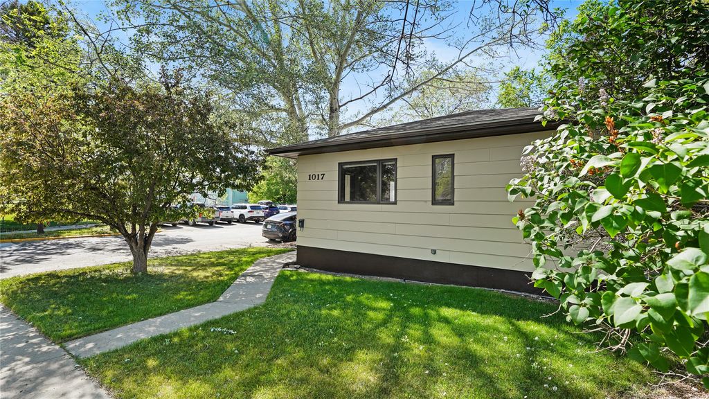 Photo of 1017 E Broadway Street, Helena, MT 59601 (MLS # 30072029)