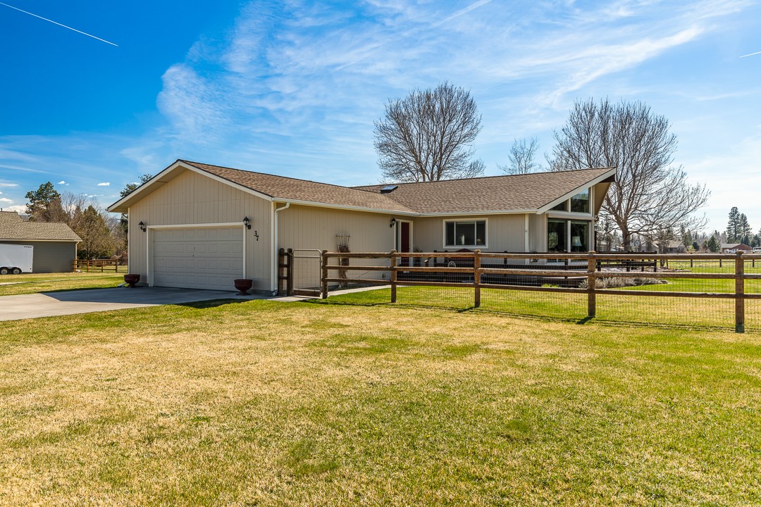 37 Canyon Breeze Court