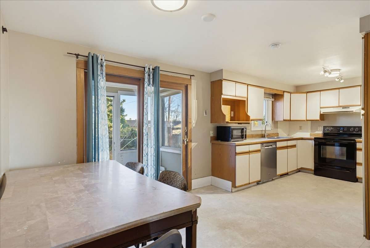 513 Skyline Drive NE