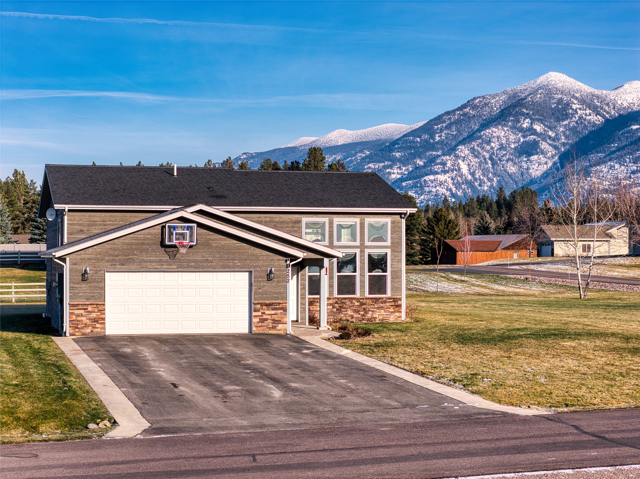 252 Spruce Meadows Loop