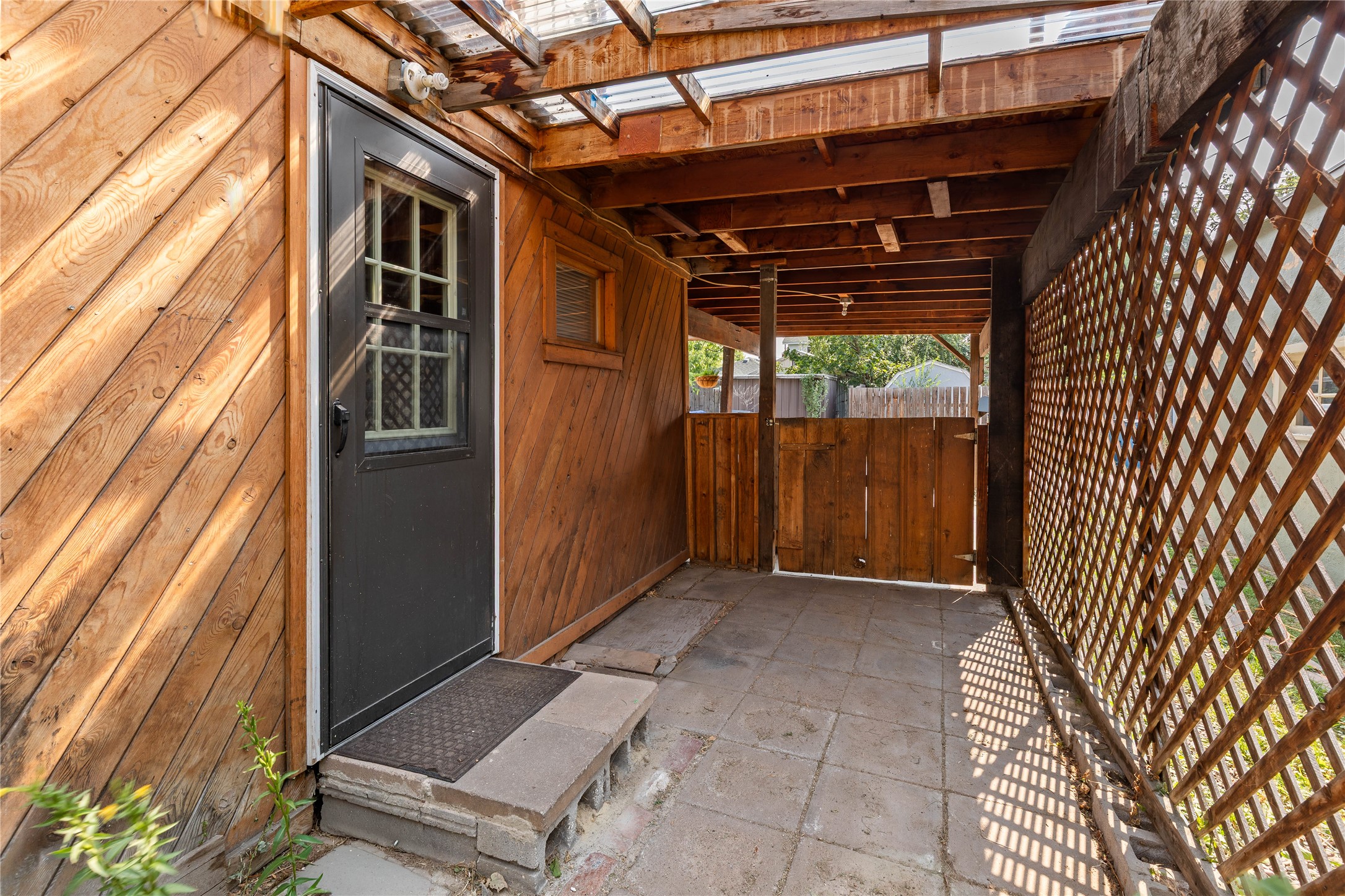 Missoula, Montana 59801, United States, 1 Bedroom Bedrooms, ,1 BathroomBathrooms,Residential,Pending,207536