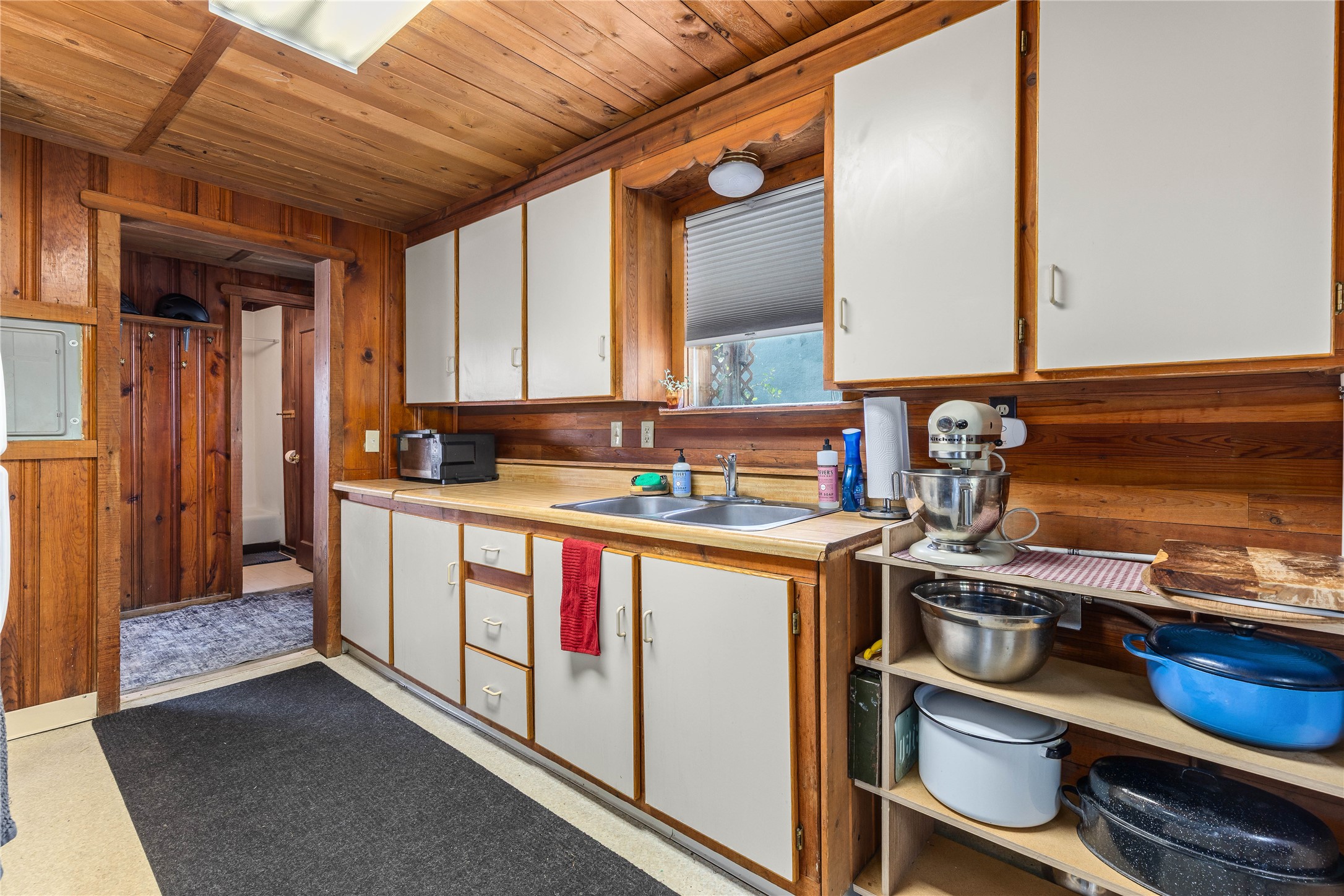 Missoula, Montana 59801, United States, 1 Bedroom Bedrooms, ,1 BathroomBathrooms,Residential,Pending,207536