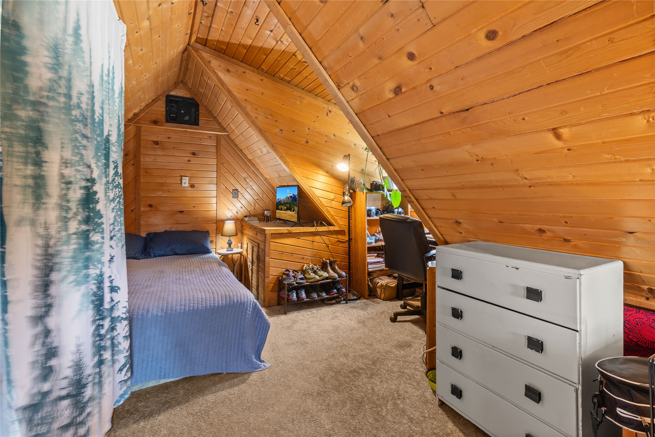 Missoula, Montana 59801, United States, 1 Bedroom Bedrooms, ,1 BathroomBathrooms,Residential,Pending,207536