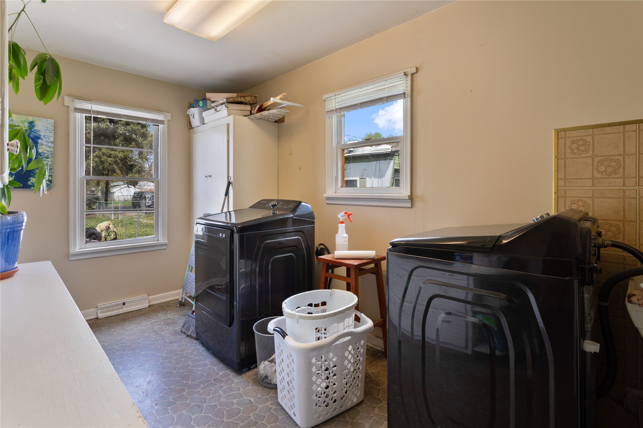 Missoula, Montana 59801, United States, 4 Bedrooms Bedrooms, ,1 BathroomBathrooms,Residential,Active,128627