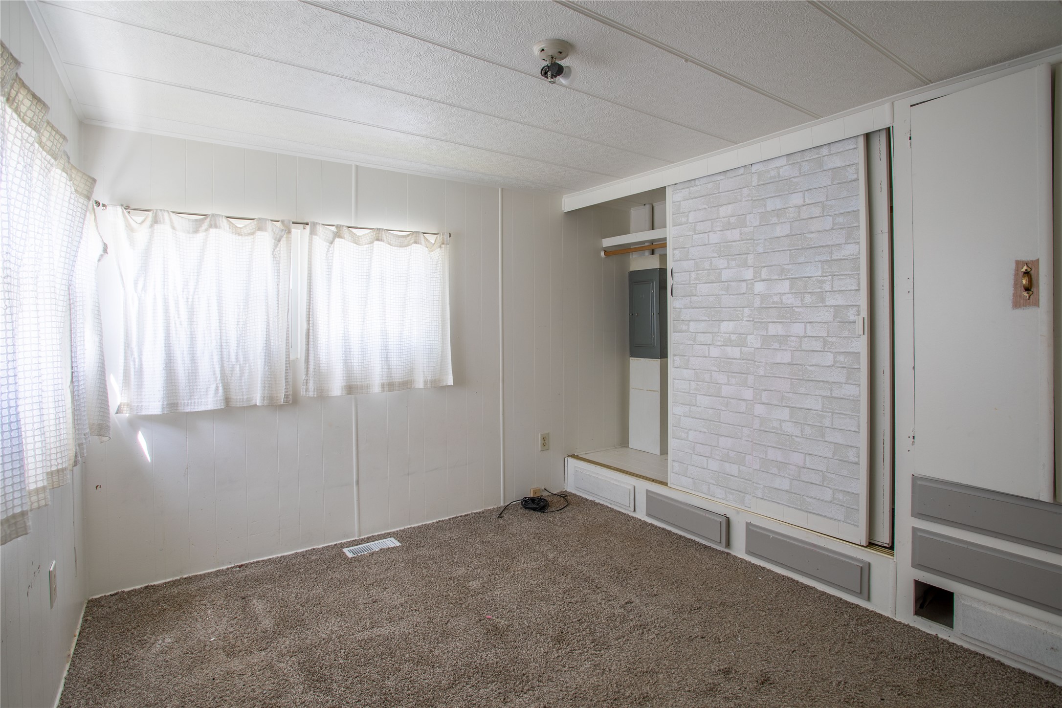 Missoula, Montana 59801, United States, 4 Bedrooms Bedrooms, ,1 BathroomBathrooms,Residential,Active,128627