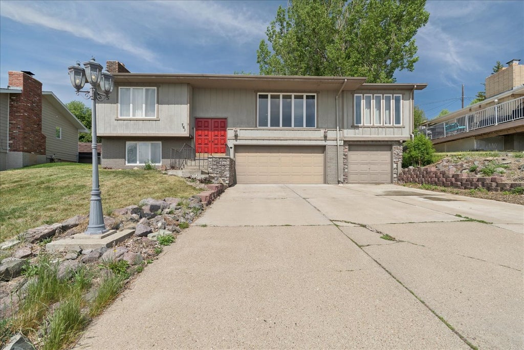Photo of 761 33A Avenue NE, Great Falls, MT 59404 (MLS # 30071410)