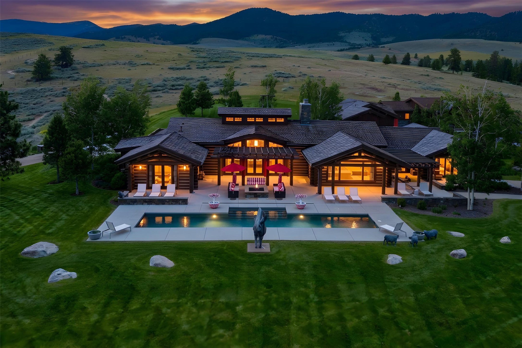799 Lord Byron Trail