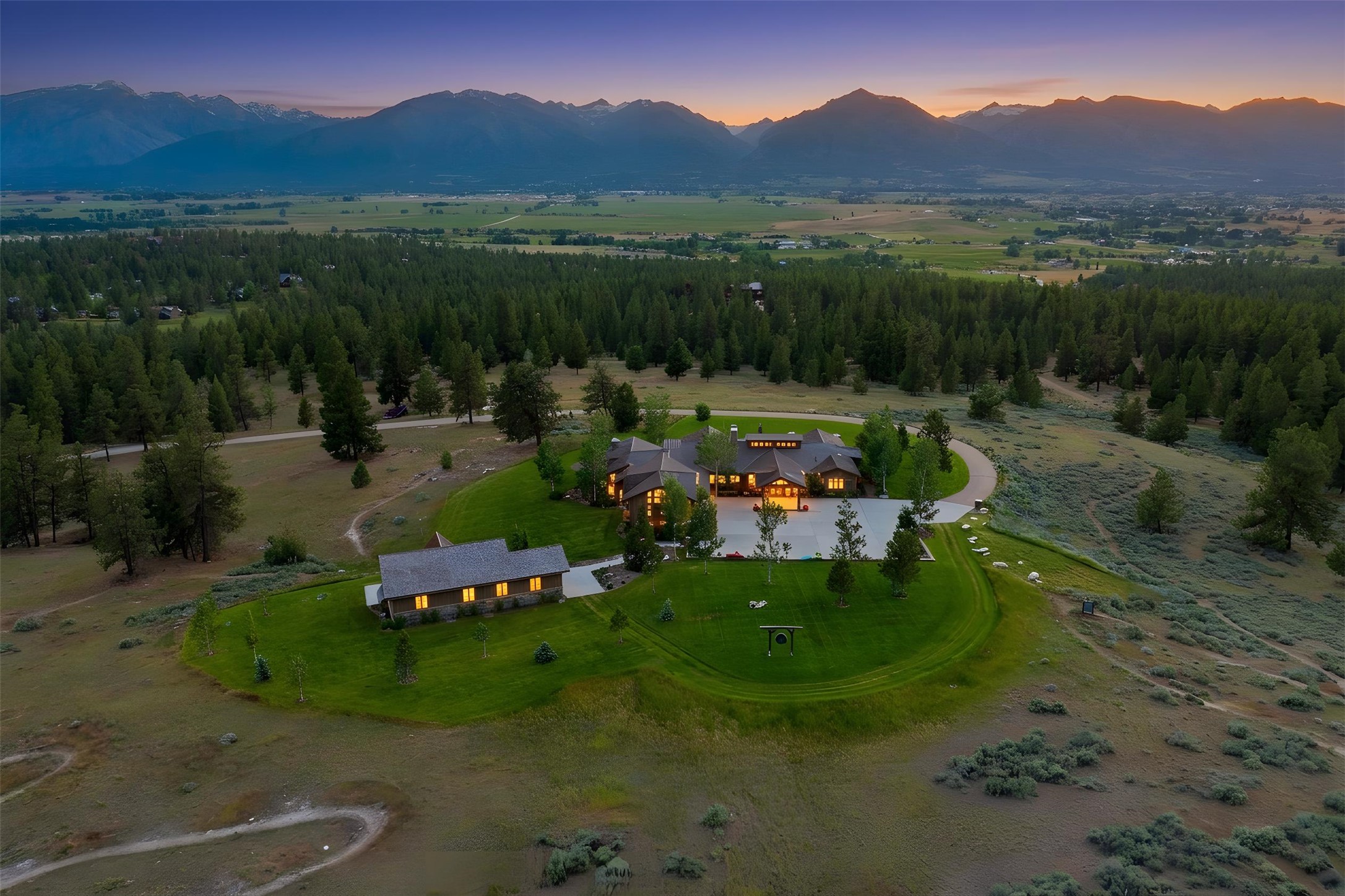 799 Lord Byron Trail