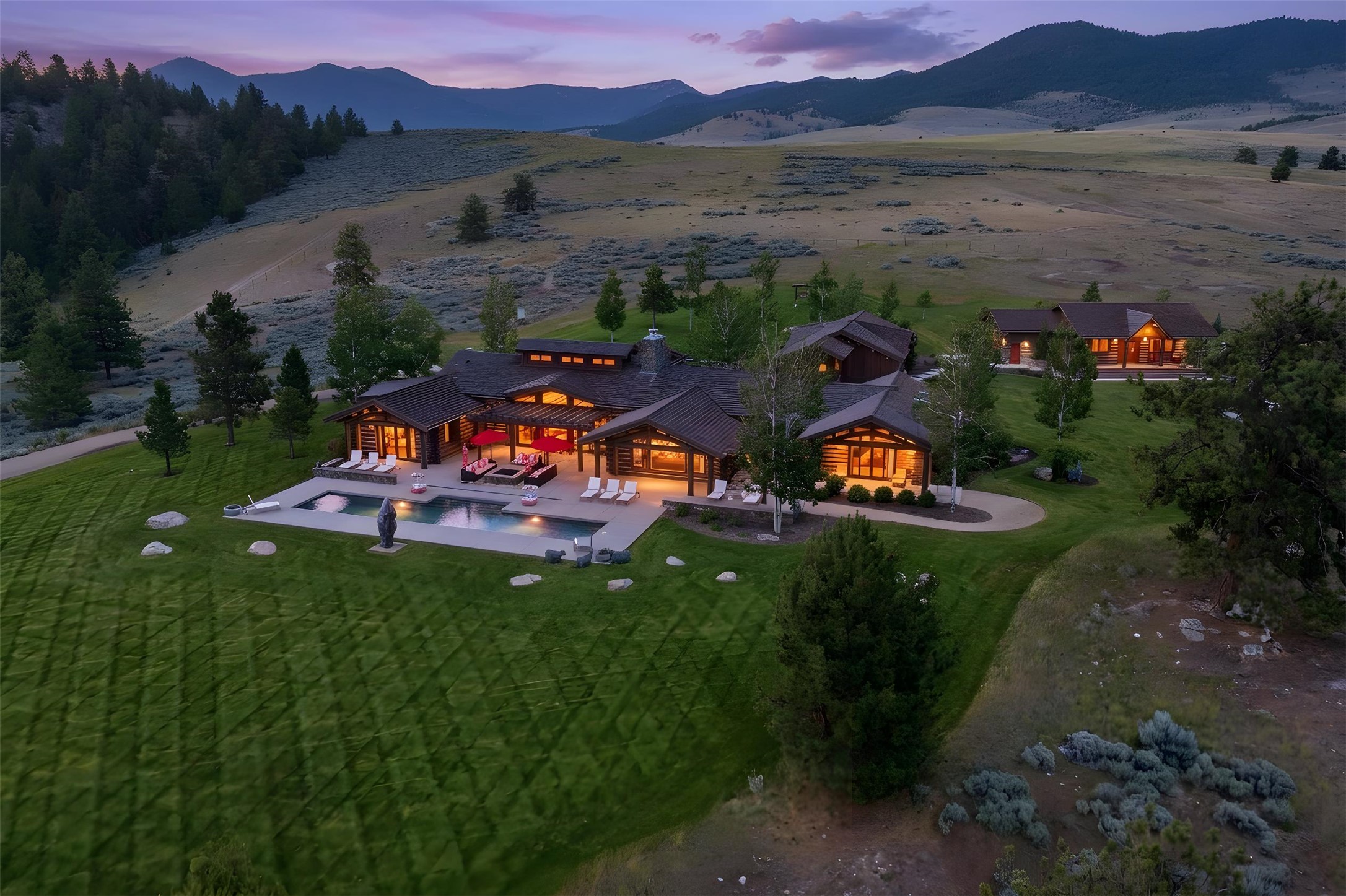 799 Lord Byron Trail