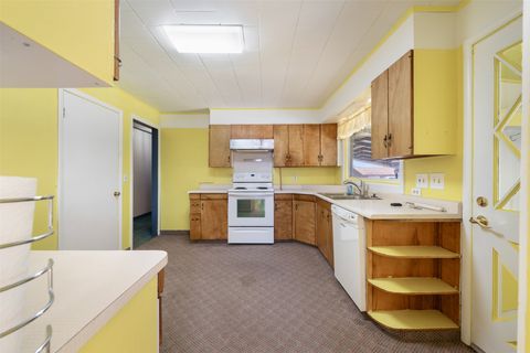Tiny photo for 709 Oregon Street, Deer Lodge, MT 59722 (MLS # 30071508)