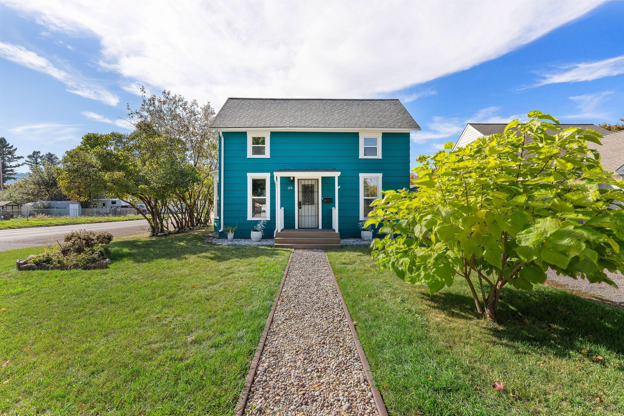 146 8th Avenue W
