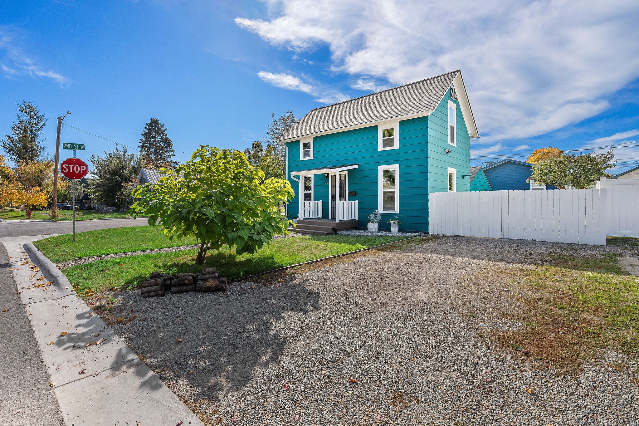 146 8th Avenue W