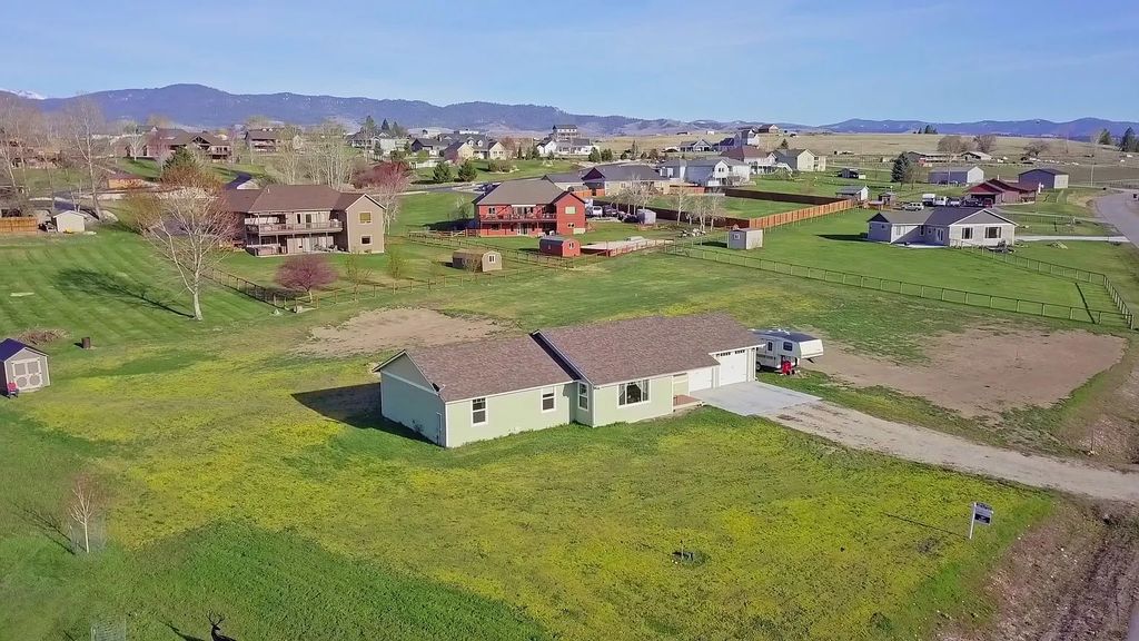 Photo of 668 Winding Creek Trail, Corvallis, MT 59828 (MLS # 30069293)