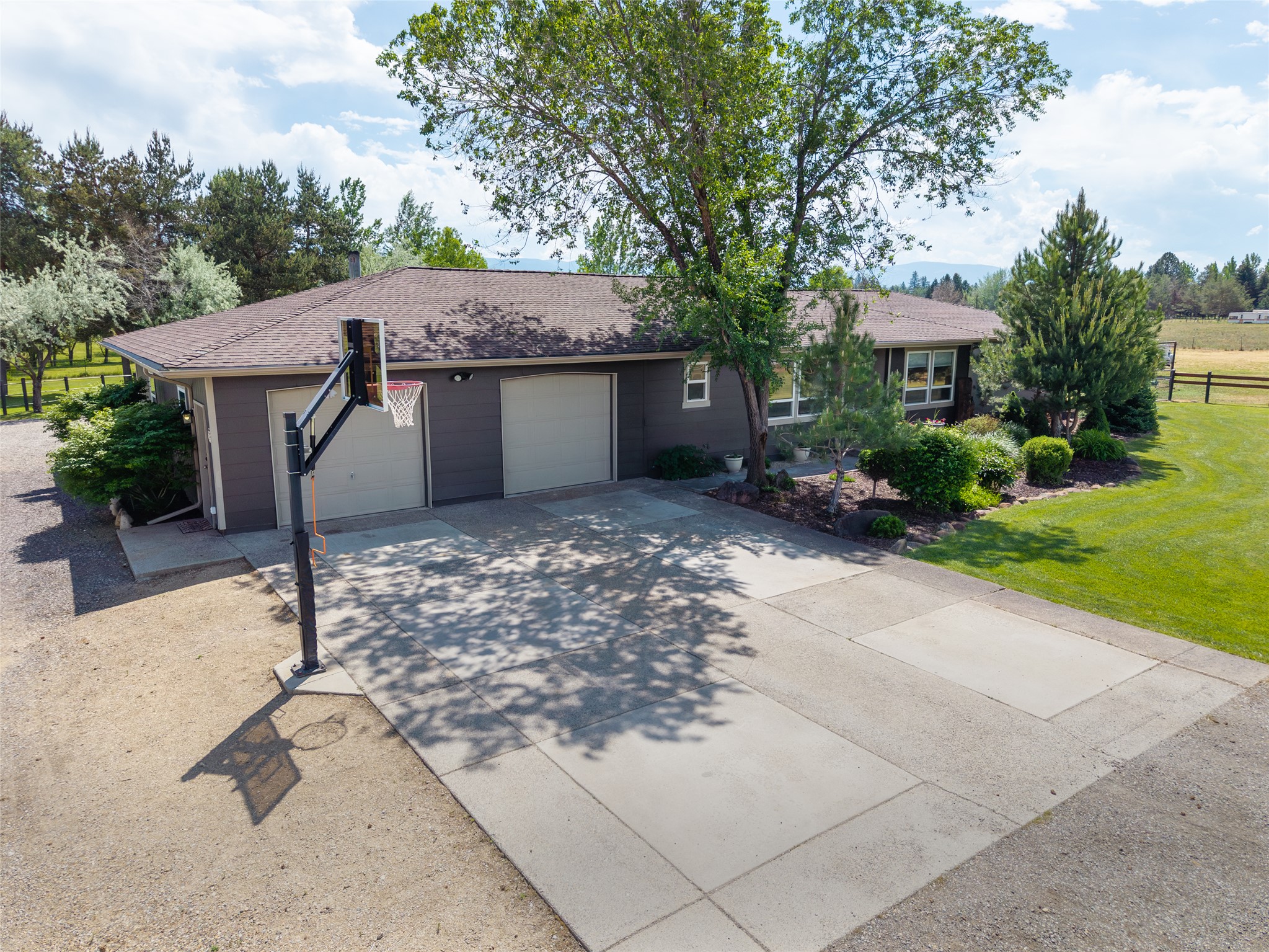5760 Meadow Vista Dr