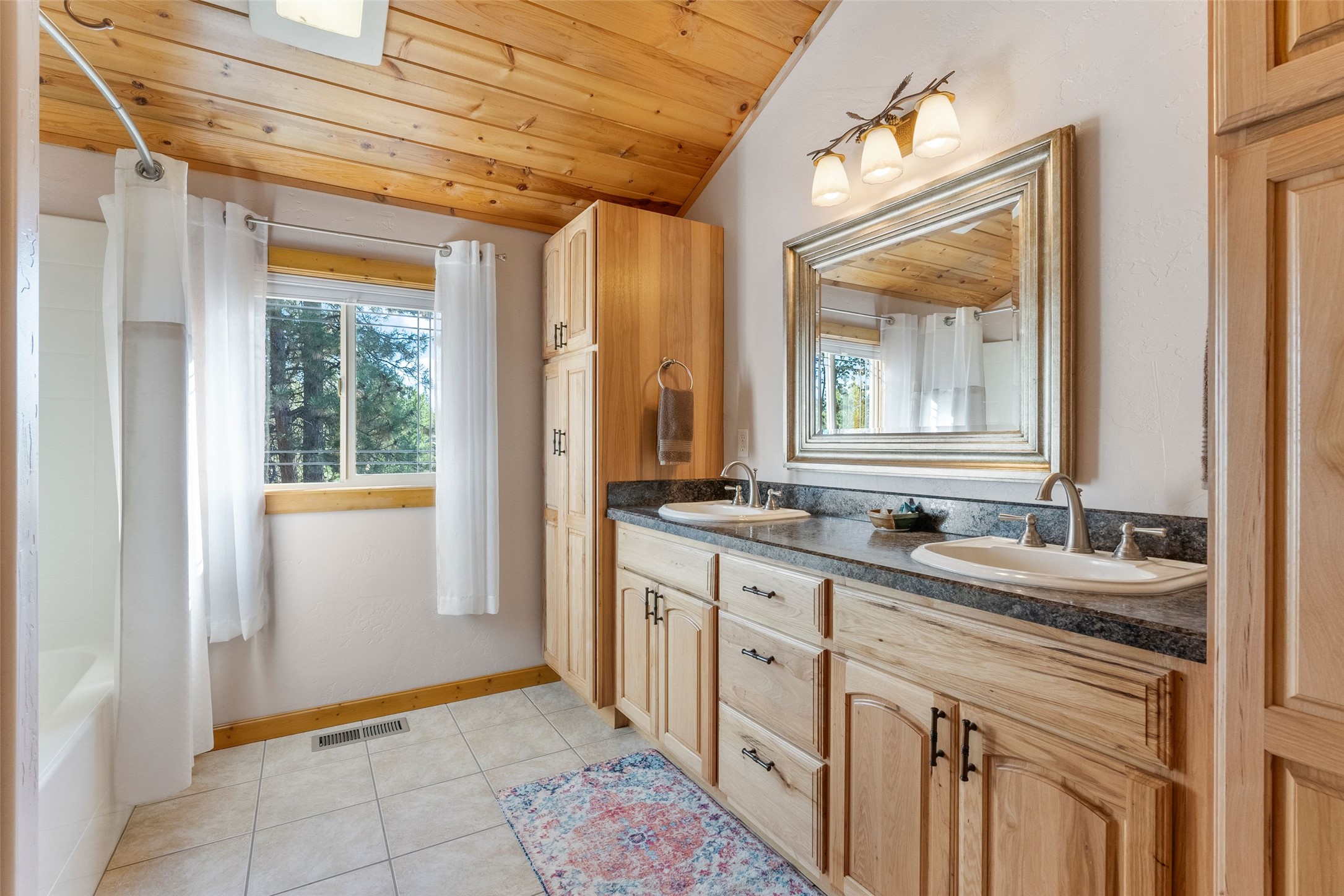 Stevensville, Montana 59870, United States, 6 Bedrooms Bedrooms, ,5 BathroomsBathrooms,Residential,Active,218432