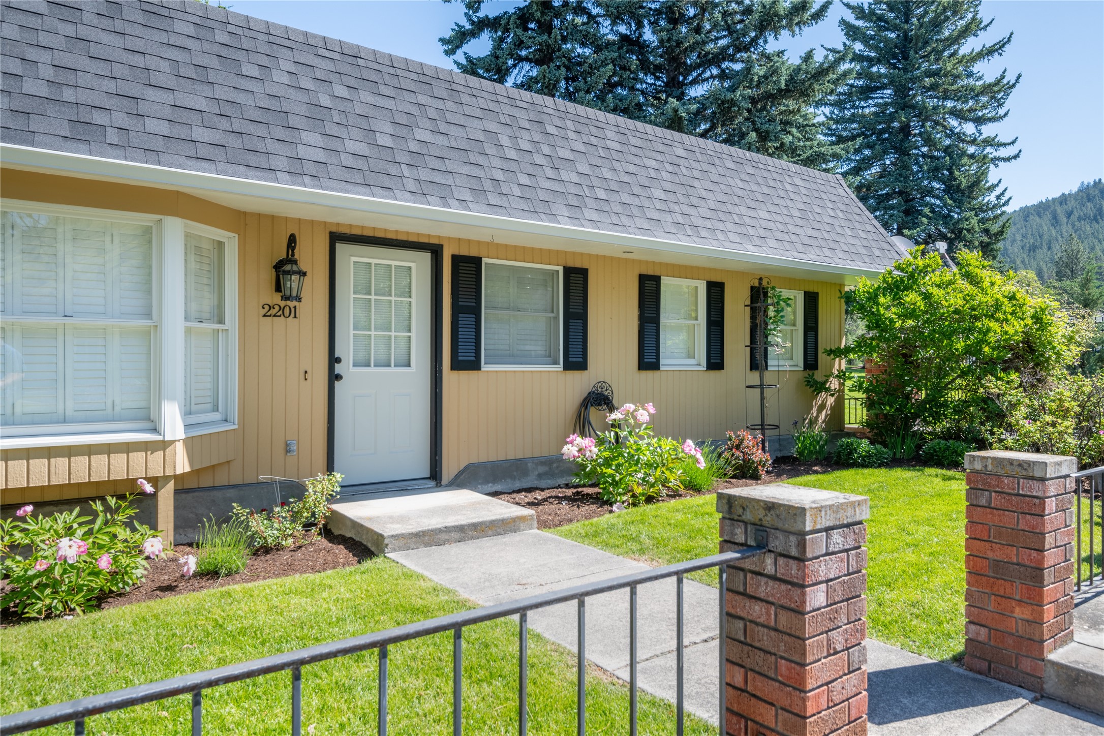 Missoula, Montana, 59802, United States, 5 Bedrooms Bedrooms, ,6 BathroomsBathrooms,Residential,Active,1753892