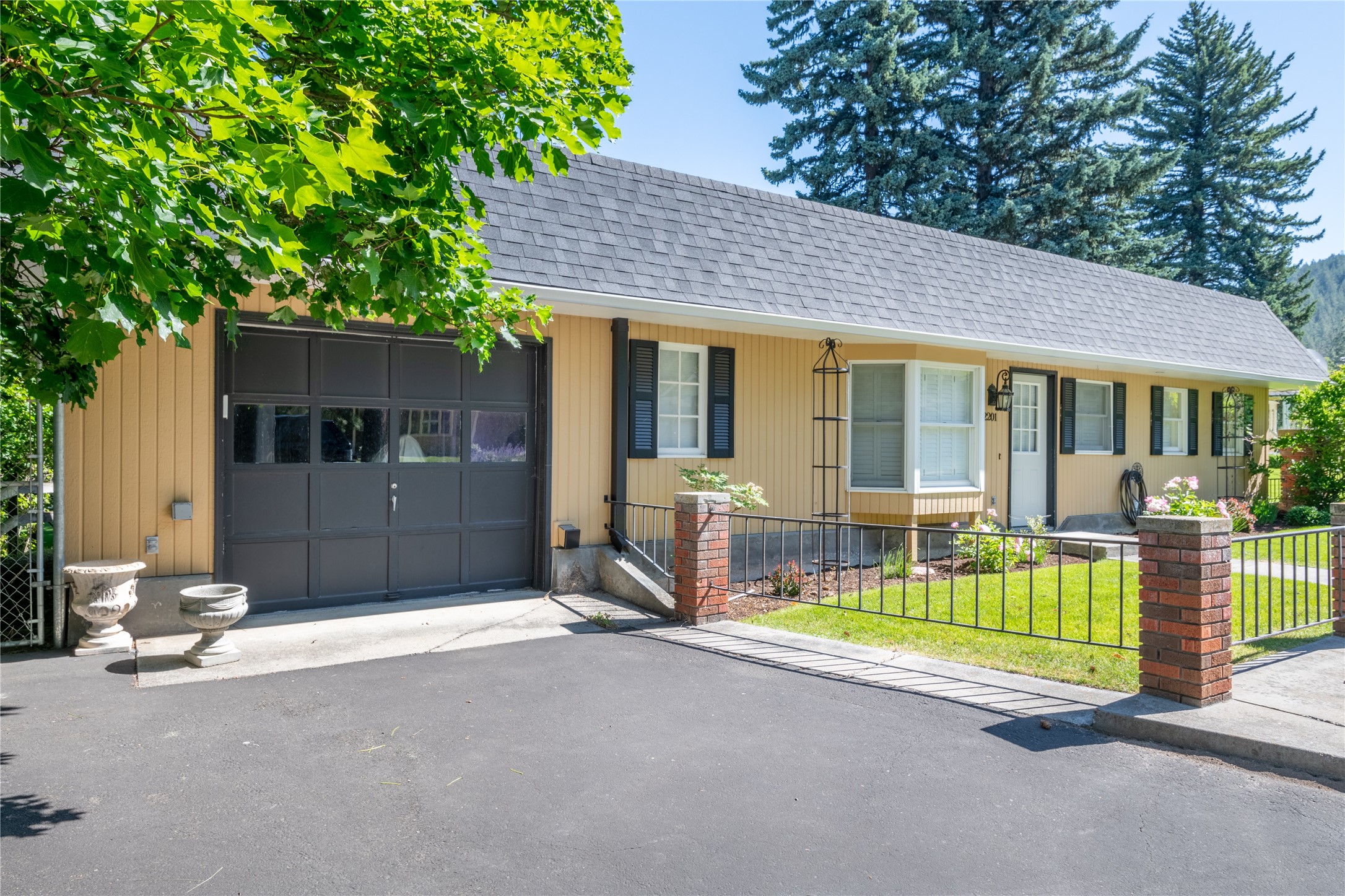 Missoula, Montana, 59802, United States, 5 Bedrooms Bedrooms, ,6 BathroomsBathrooms,Residential,Active,1753892
