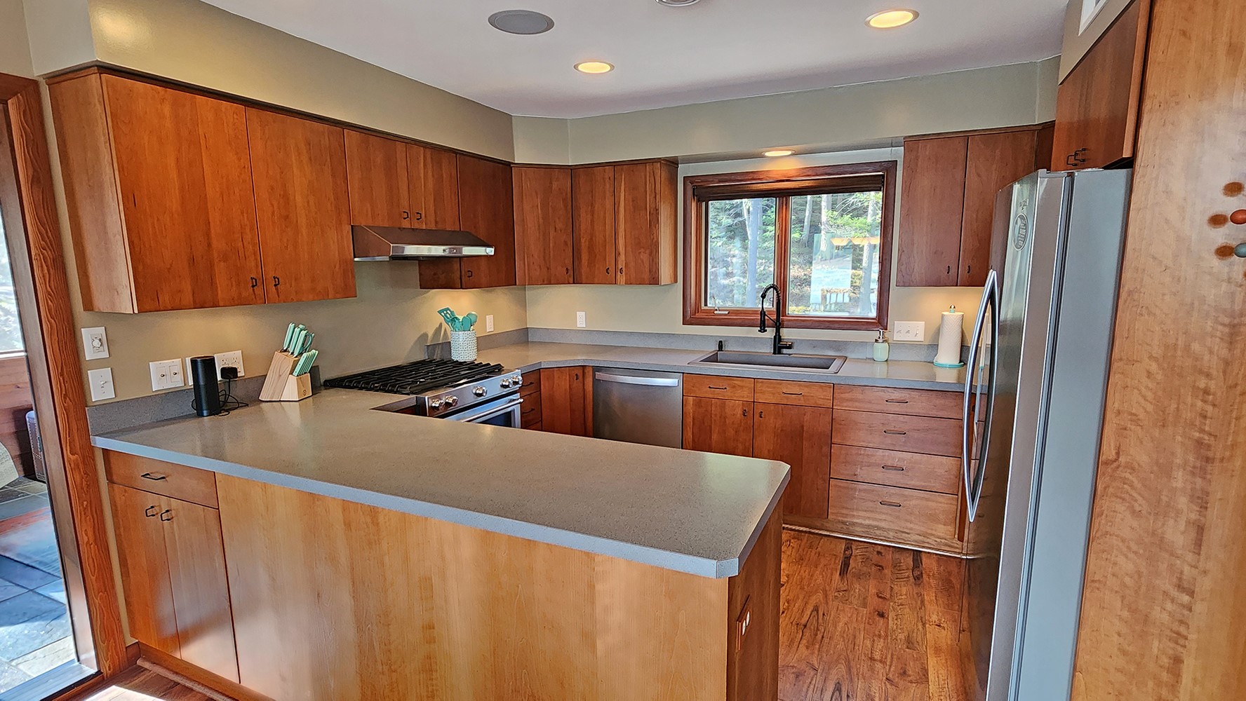 Bigfork, Montana, 59911, United States, 3 Bedrooms Bedrooms, ,2 BathroomsBathrooms,Residential,Active,2028641